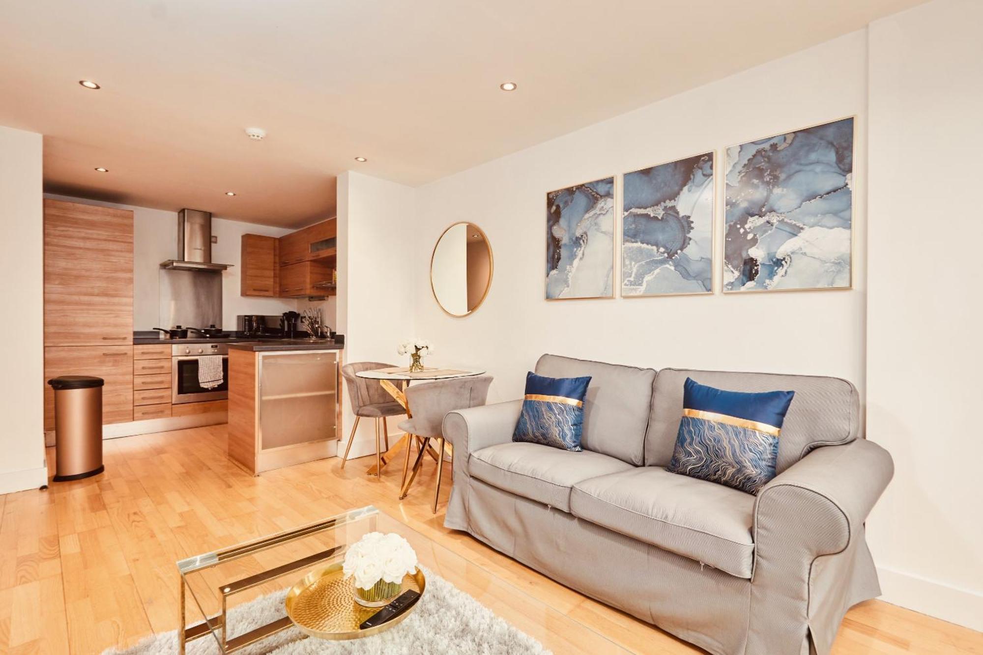 Deluxe Apt, River Canal View& Free Parking! *