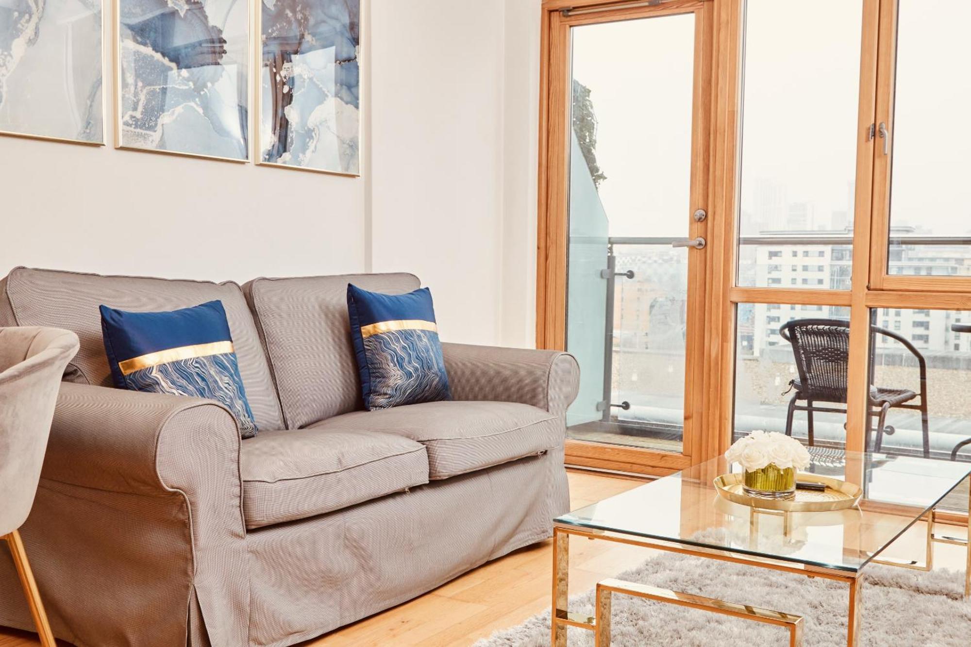 Apartment Deluxe Apt, River Canal View& Free Parking!