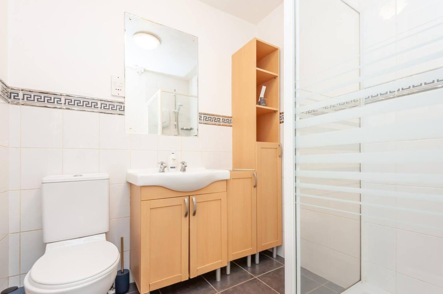 Apartment Pass The Keys Cosy Haven Next To White Rose Shopping Centre Leeds (West Yorkshire)