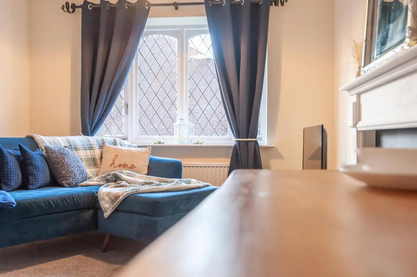 Pass The Keys Cosy Haven Next To White Rose Shopping Centre Leeds (West Yorkshire)