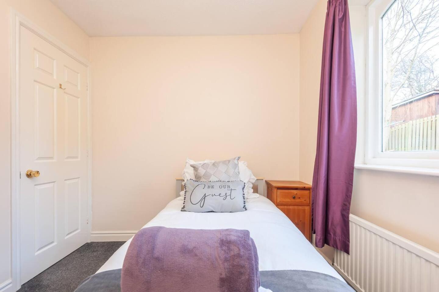 Apartment Pass The Keys Cosy Haven Next To White Rose Shopping Centre Leeds (West Yorkshire)
