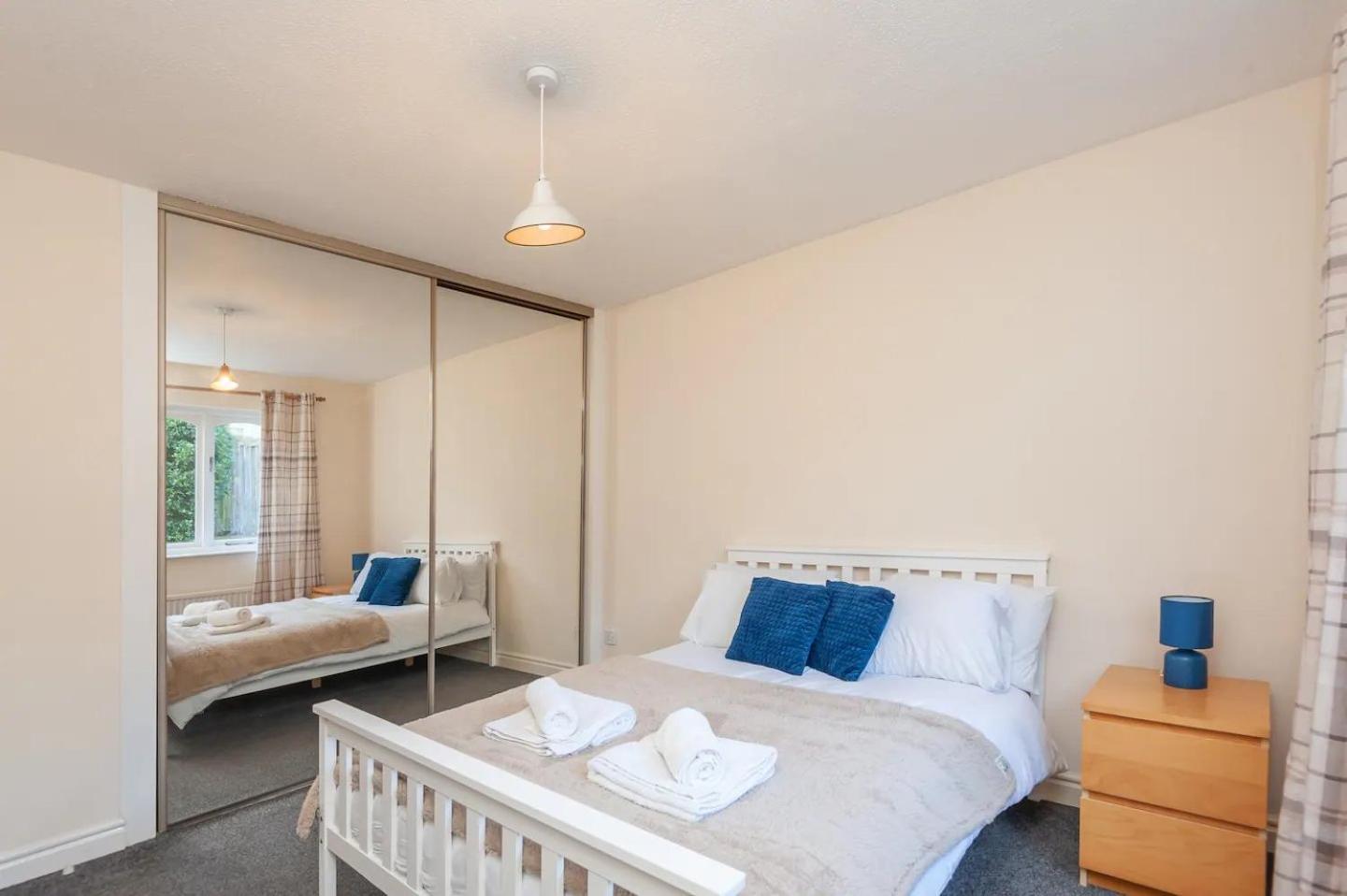 Pass The Keys Cosy Haven Next To White Rose Shopping Centre Apartment Leeds (West Yorkshire)
