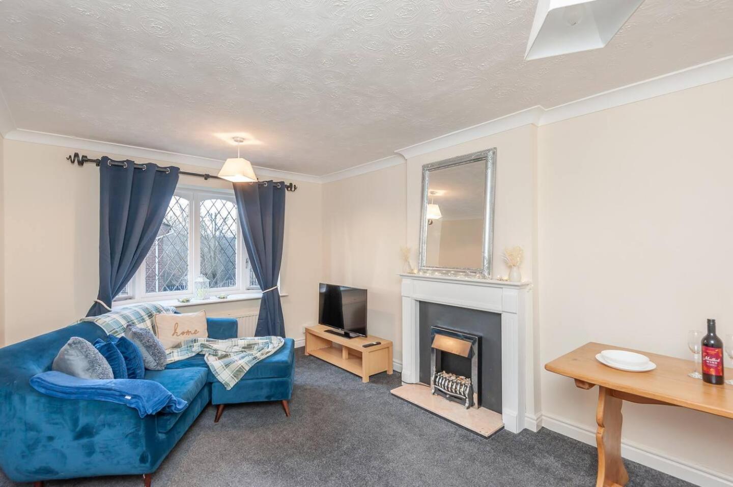 Apartment Pass The Keys Cosy Haven Next To White Rose Shopping Centre Leeds (West Yorkshire)