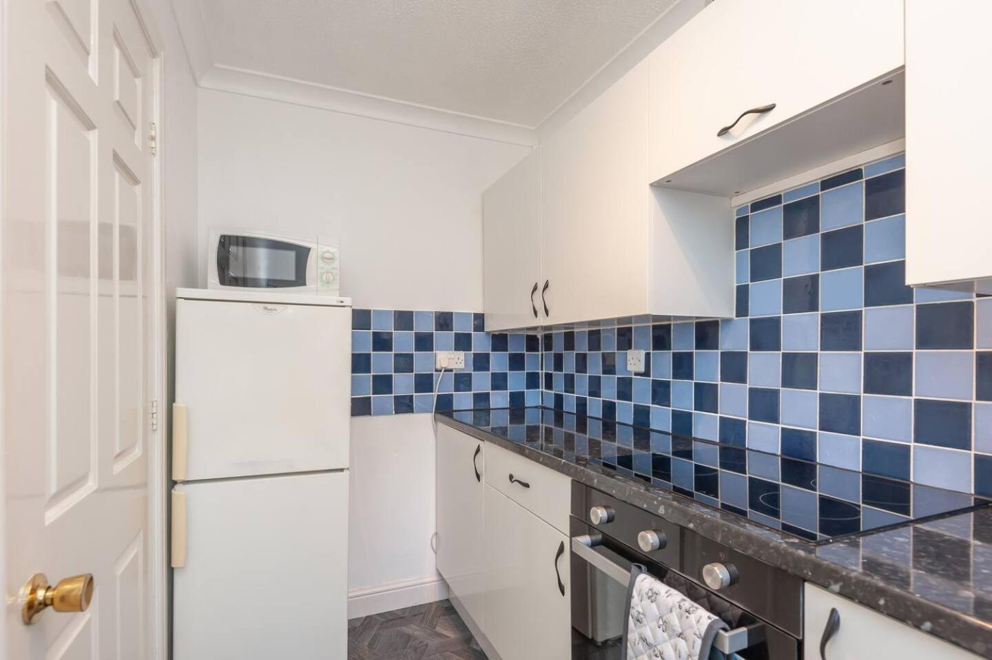 Apartment Pass The Keys Cosy Haven Next To White Rose Shopping Centre *