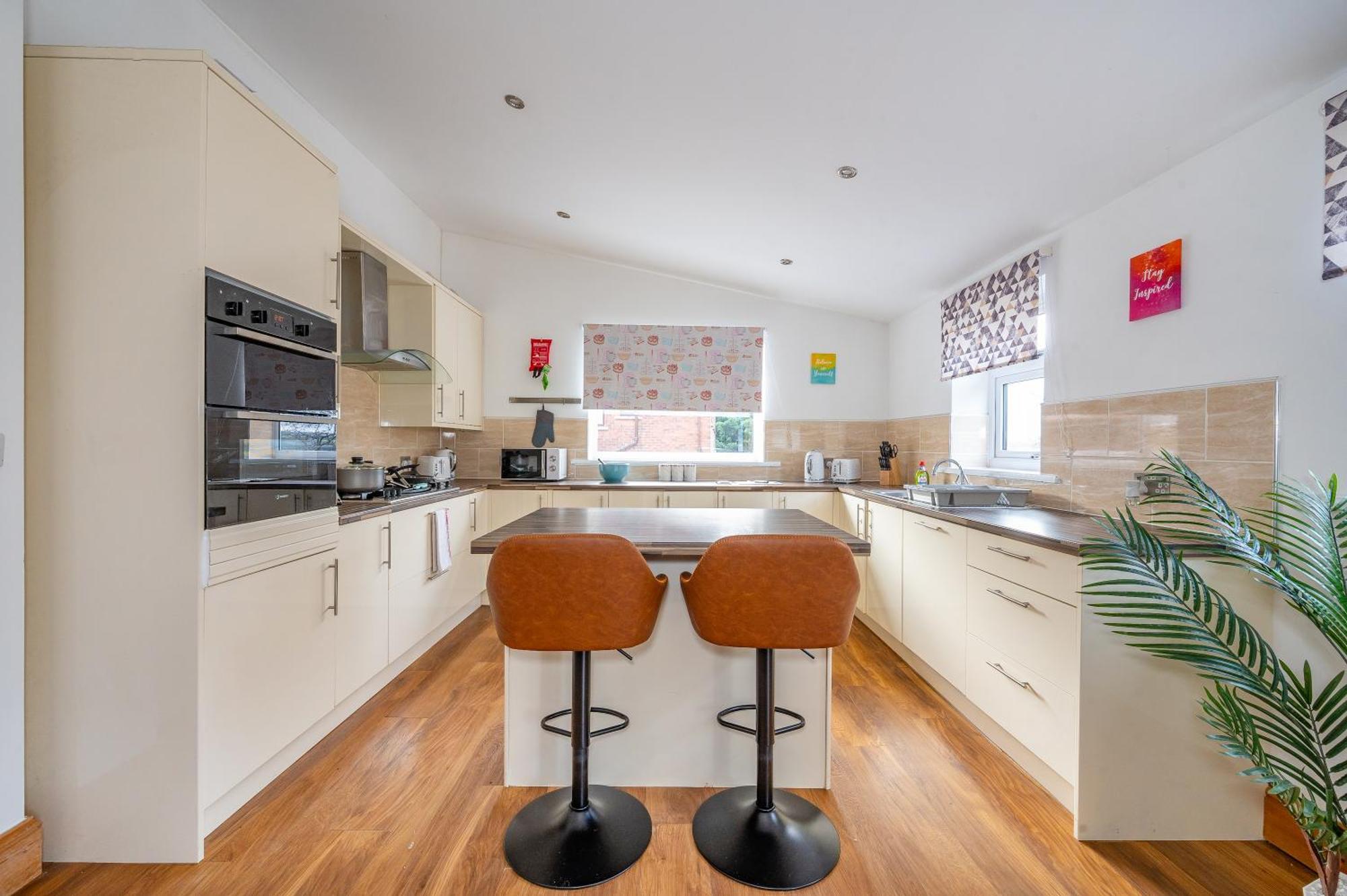 *rd98bl* For Your Relaxed & Cosy + Free Parking + Free Fast Wifi * Homestay Leeds (West Yorkshire)
