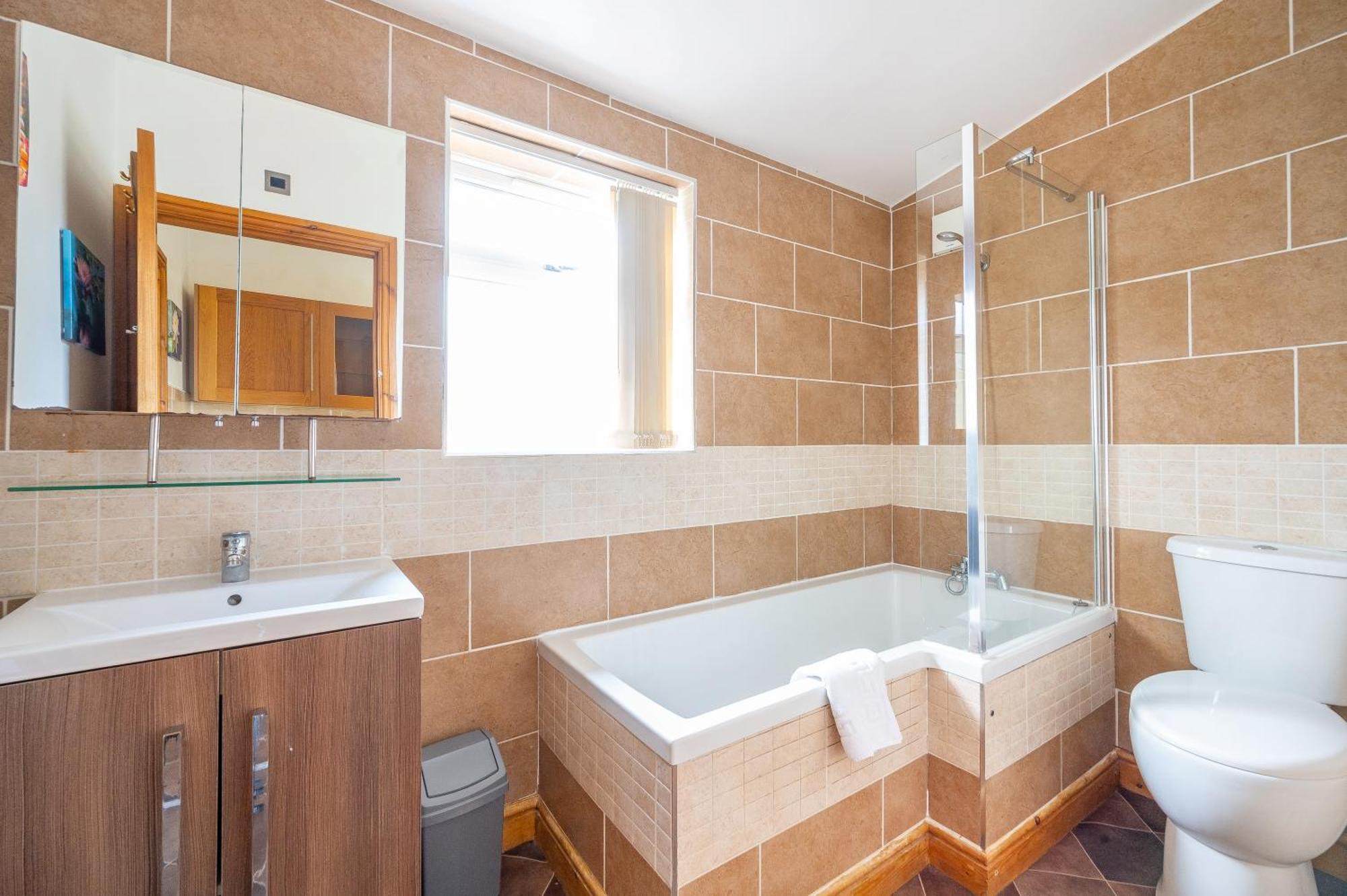 *rd98bl* For Your Relaxed & Cosy + Free Parking + Free Fast Wifi *