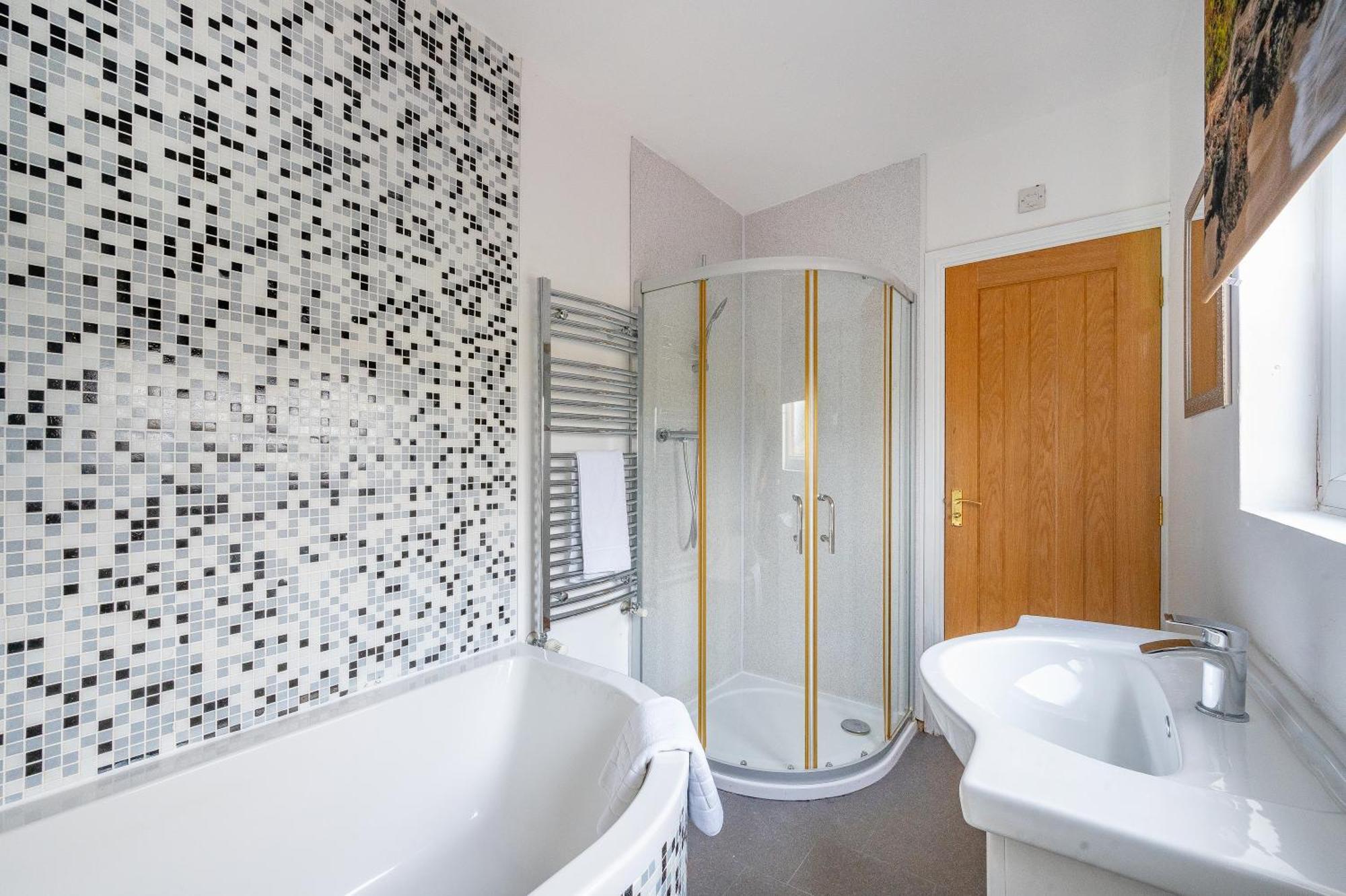 *rd98bl* For Your Relaxed & Cosy + Free Parking + Free Fast Wifi * * Leeds (West Yorkshire)