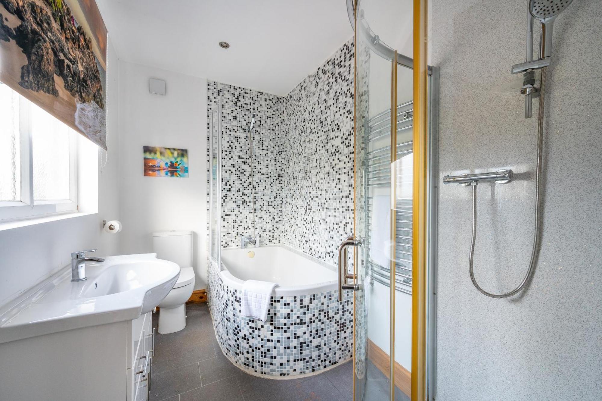 Homestay *rd98bl* For Your Relaxed & Cosy + Free Parking + Free Fast Wifi * *
