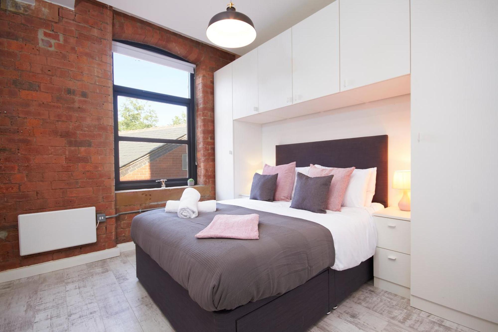 Sleek New York Style In Leeds Apartment *