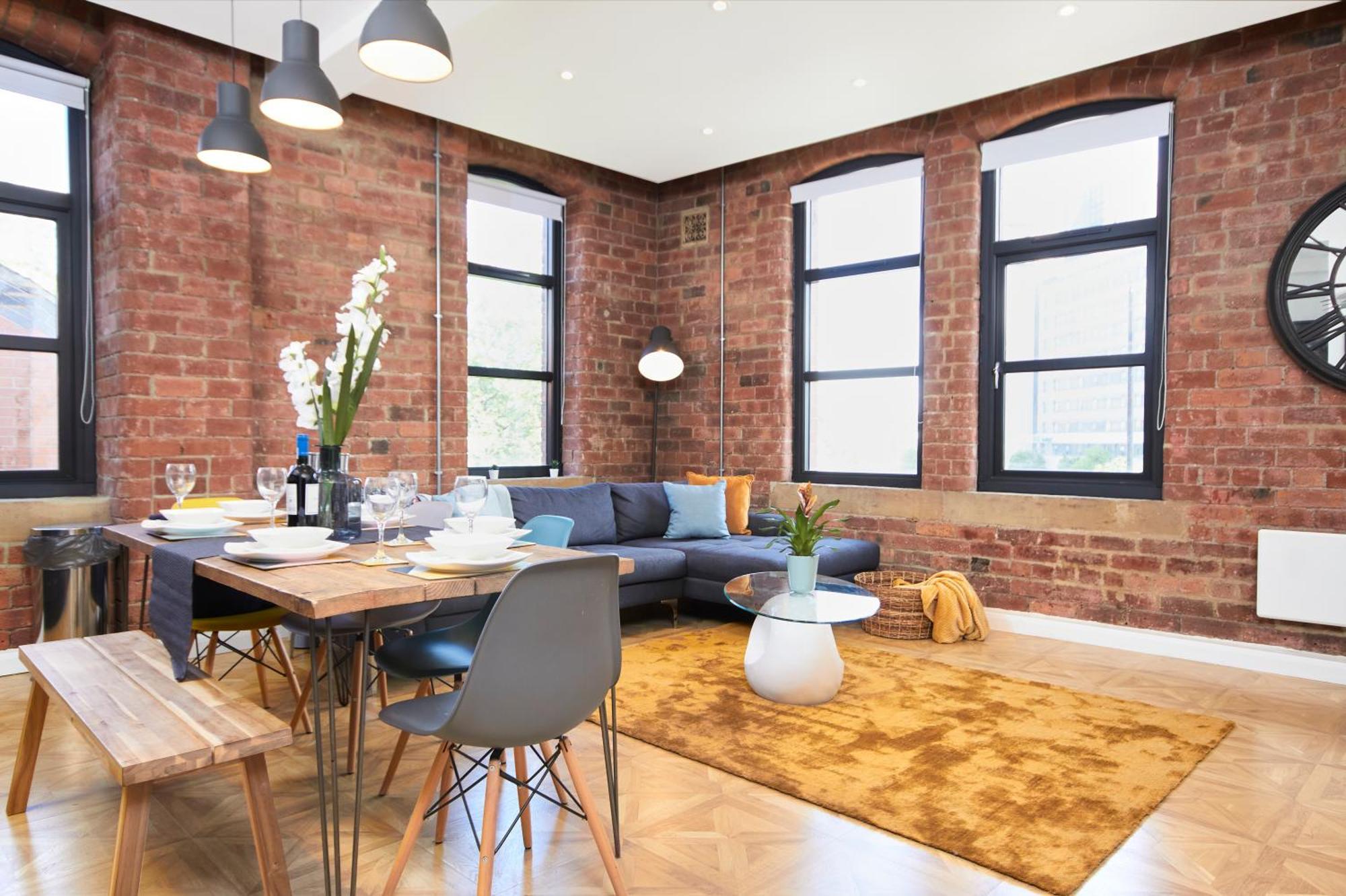Sleek New York Style In Leeds Apartment *