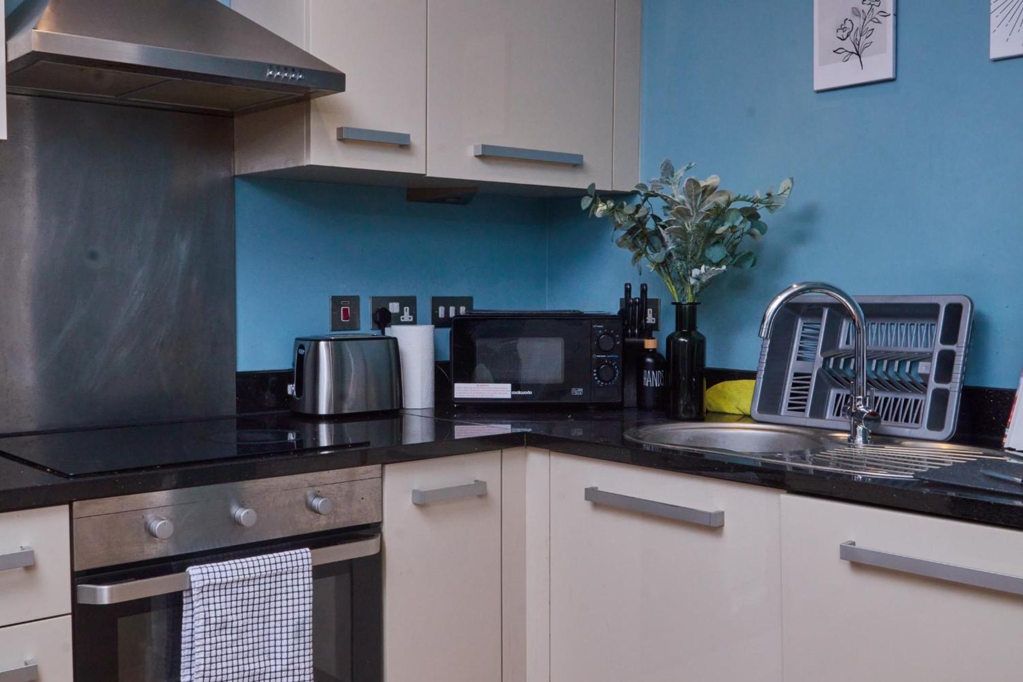 Perfect For Business & Families - Leeds Centre - 4 Beds Apartment