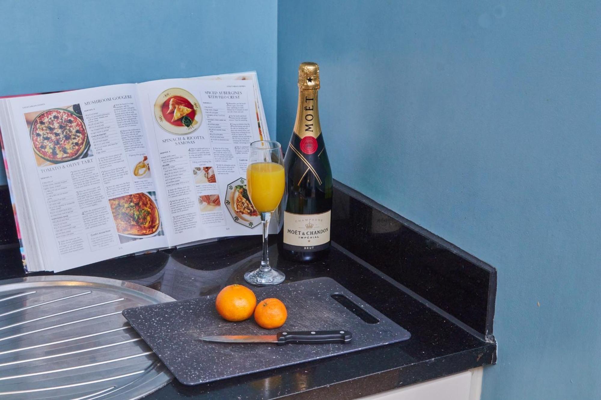 Perfect For Business & Families - Leeds Centre - 4 Beds Apartment *