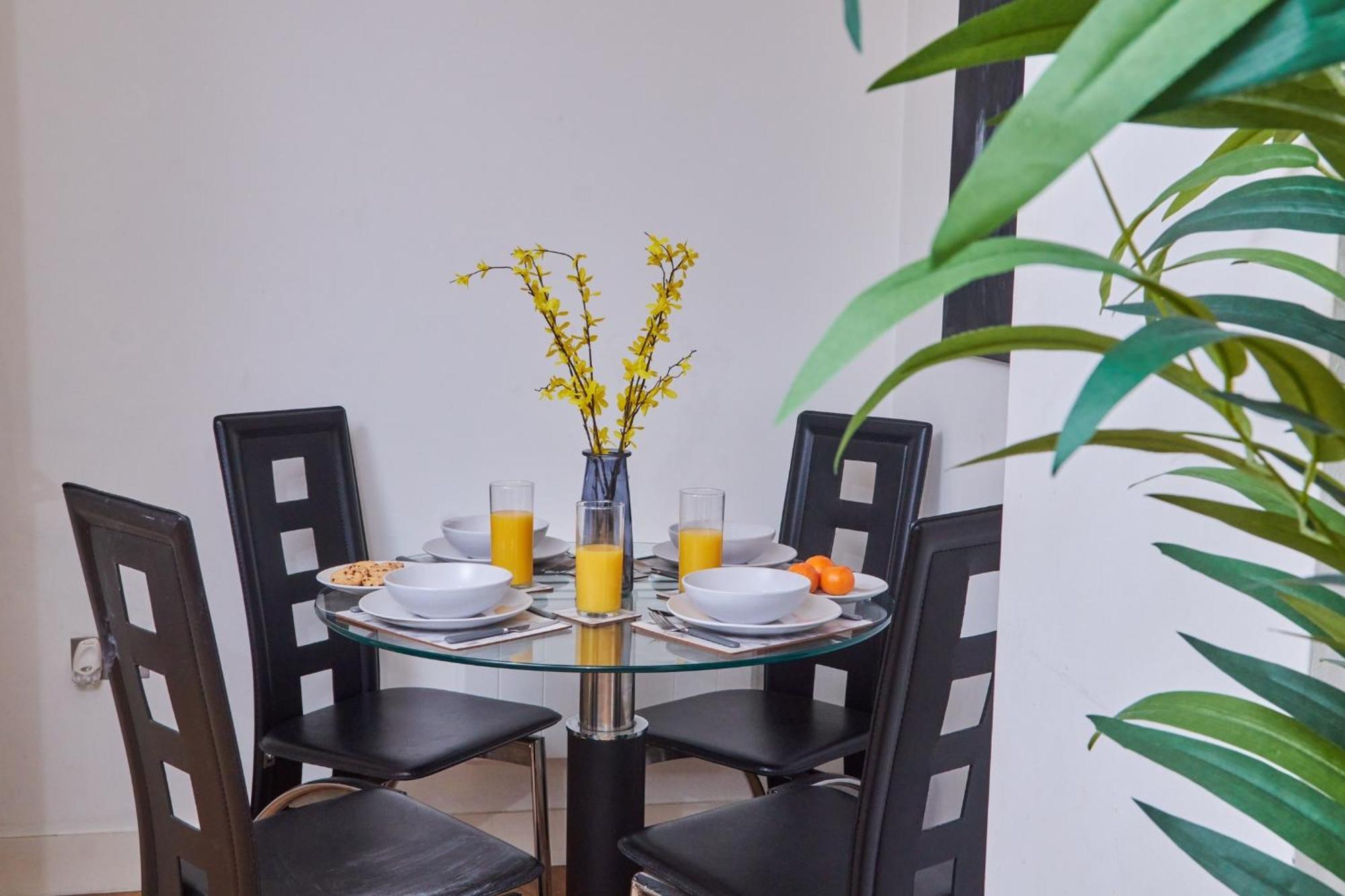 Apartment Perfect For Business & Families - Leeds Centre - 4 Beds *