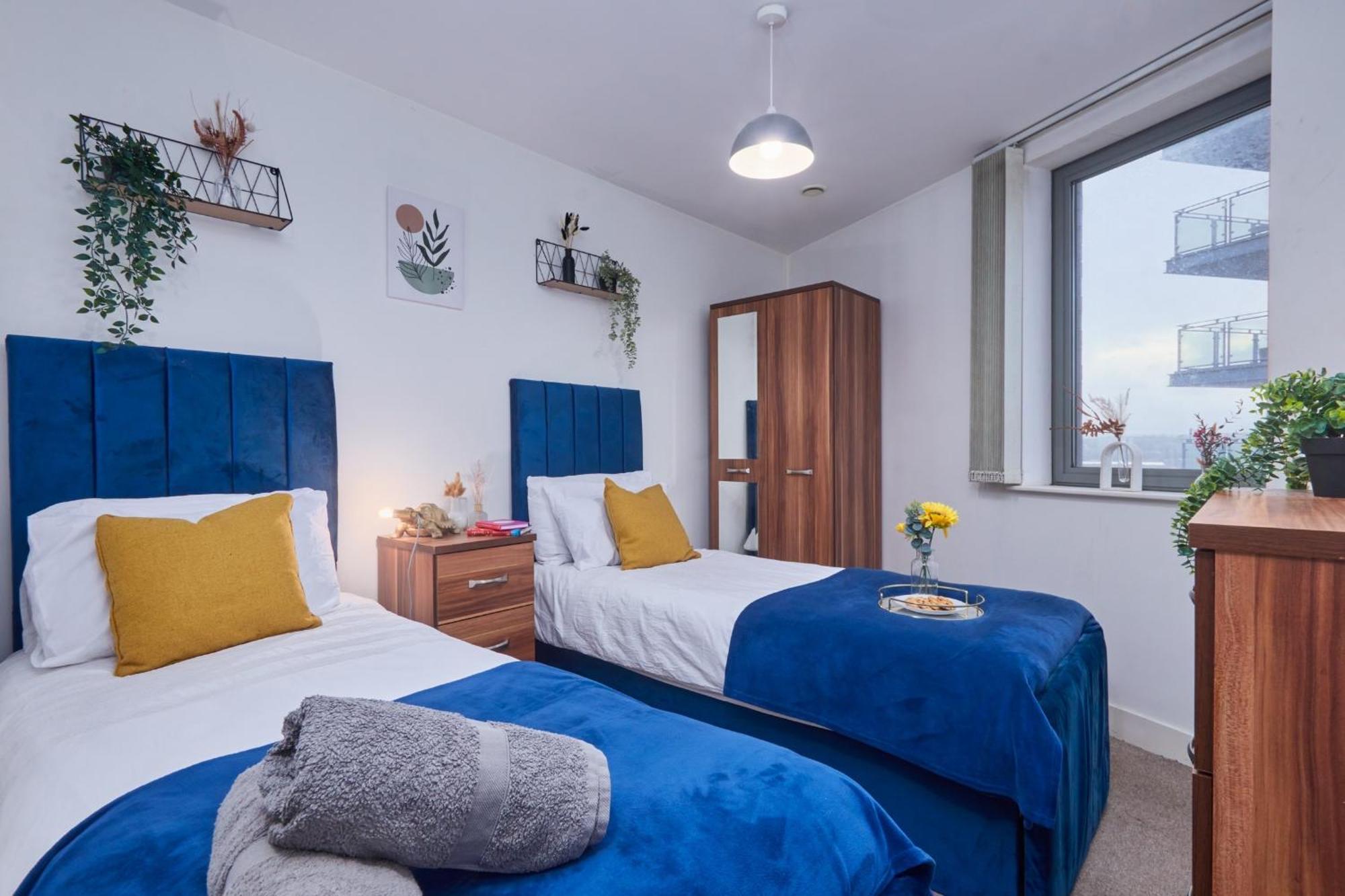 Perfect For Business & Families - Leeds Centre - 4 Beds Apartment *