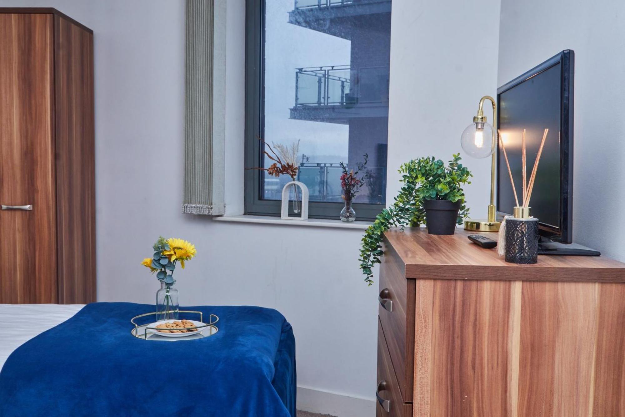 Perfect For Business & Families - Leeds Centre - 4 Beds Apartment *