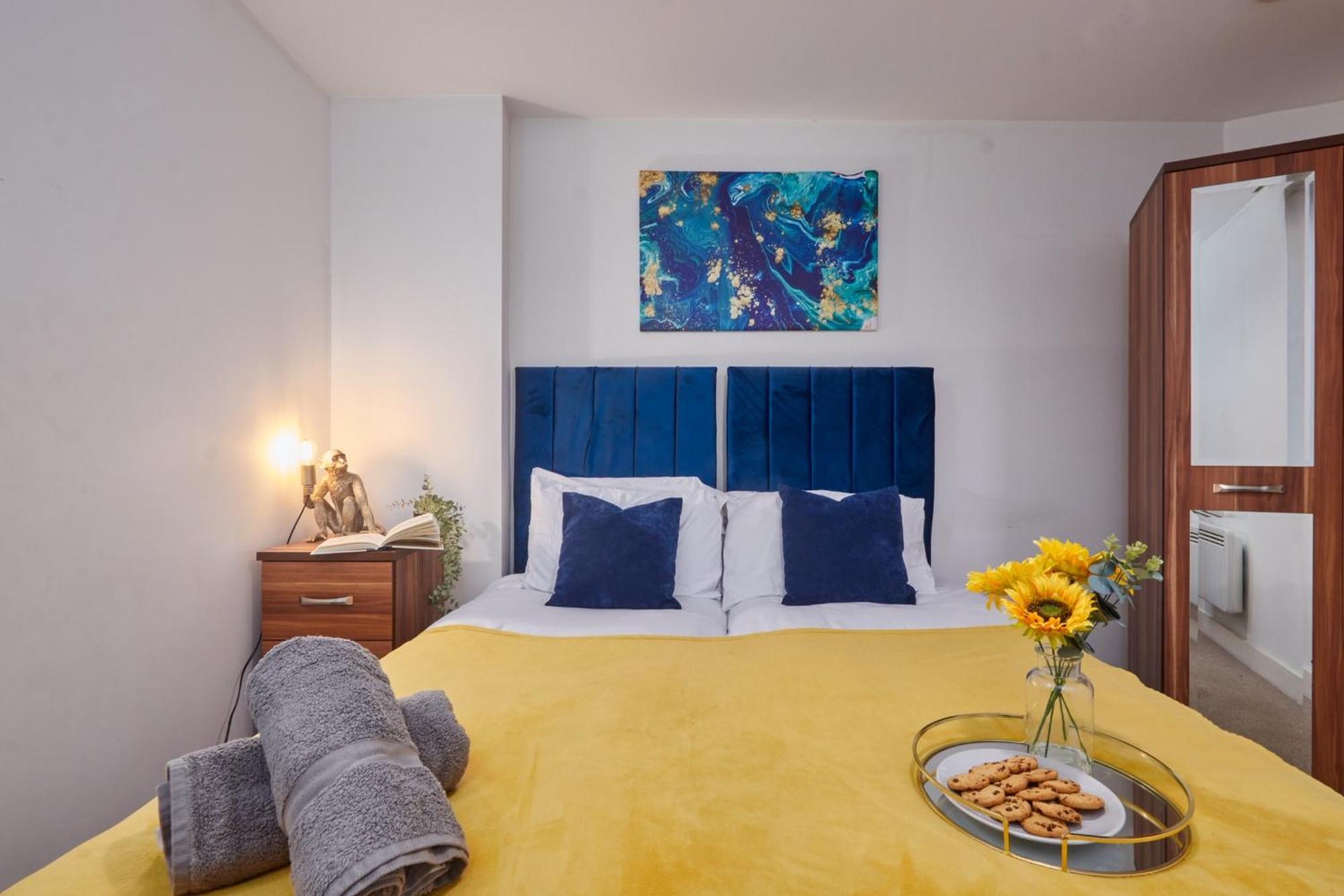Apartment Perfect For Business & Families - Leeds Centre - 4 Beds