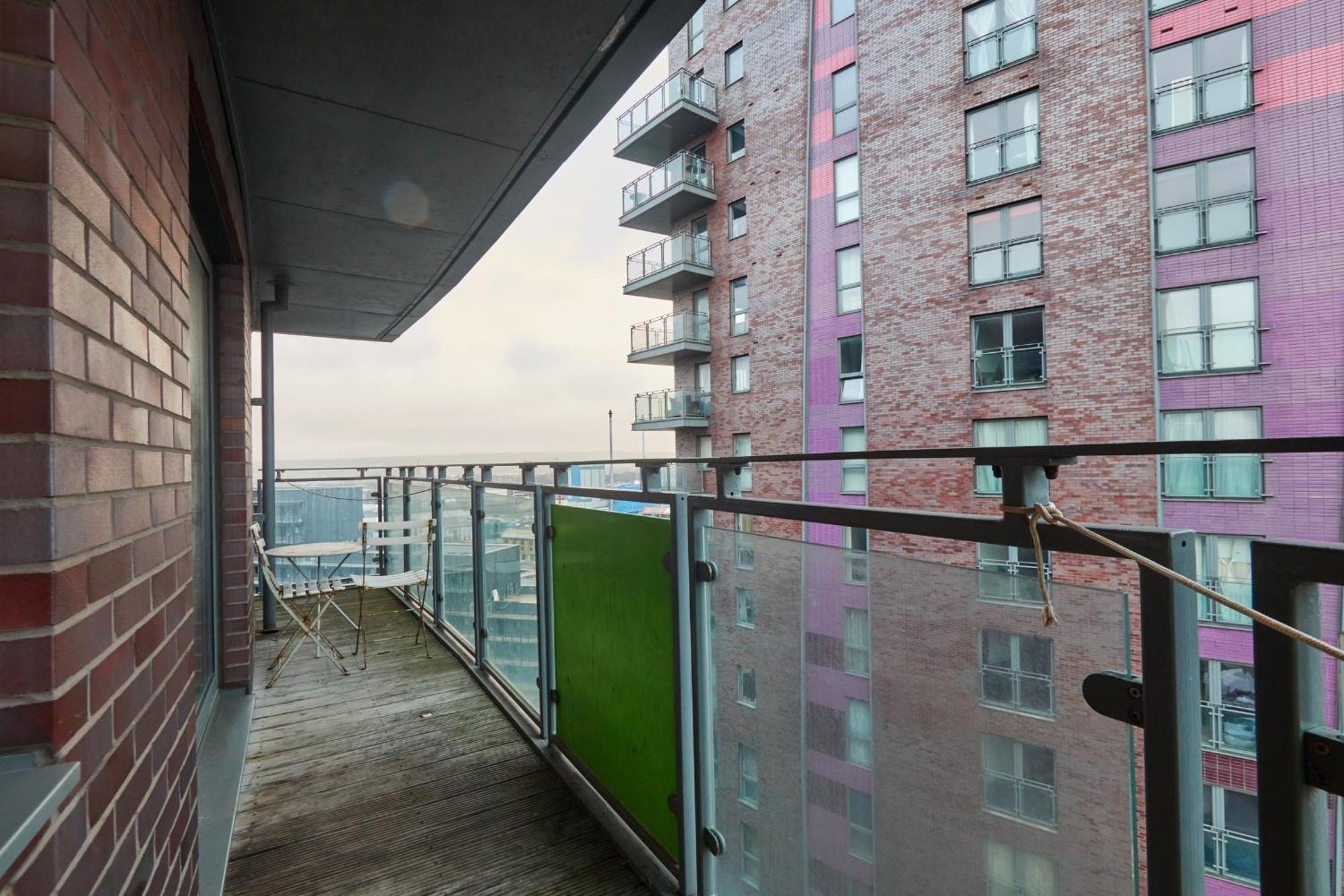 Apartment Perfect For Business & Families - Leeds Centre - 4 Beds *