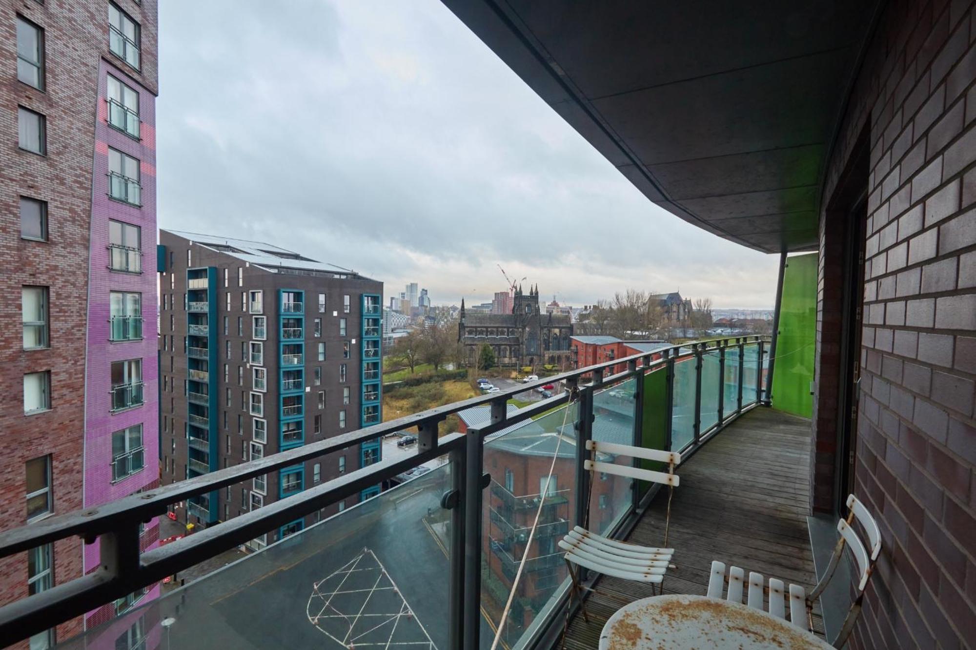 Perfect For Business & Families - Leeds Centre - 4 Beds Apartment