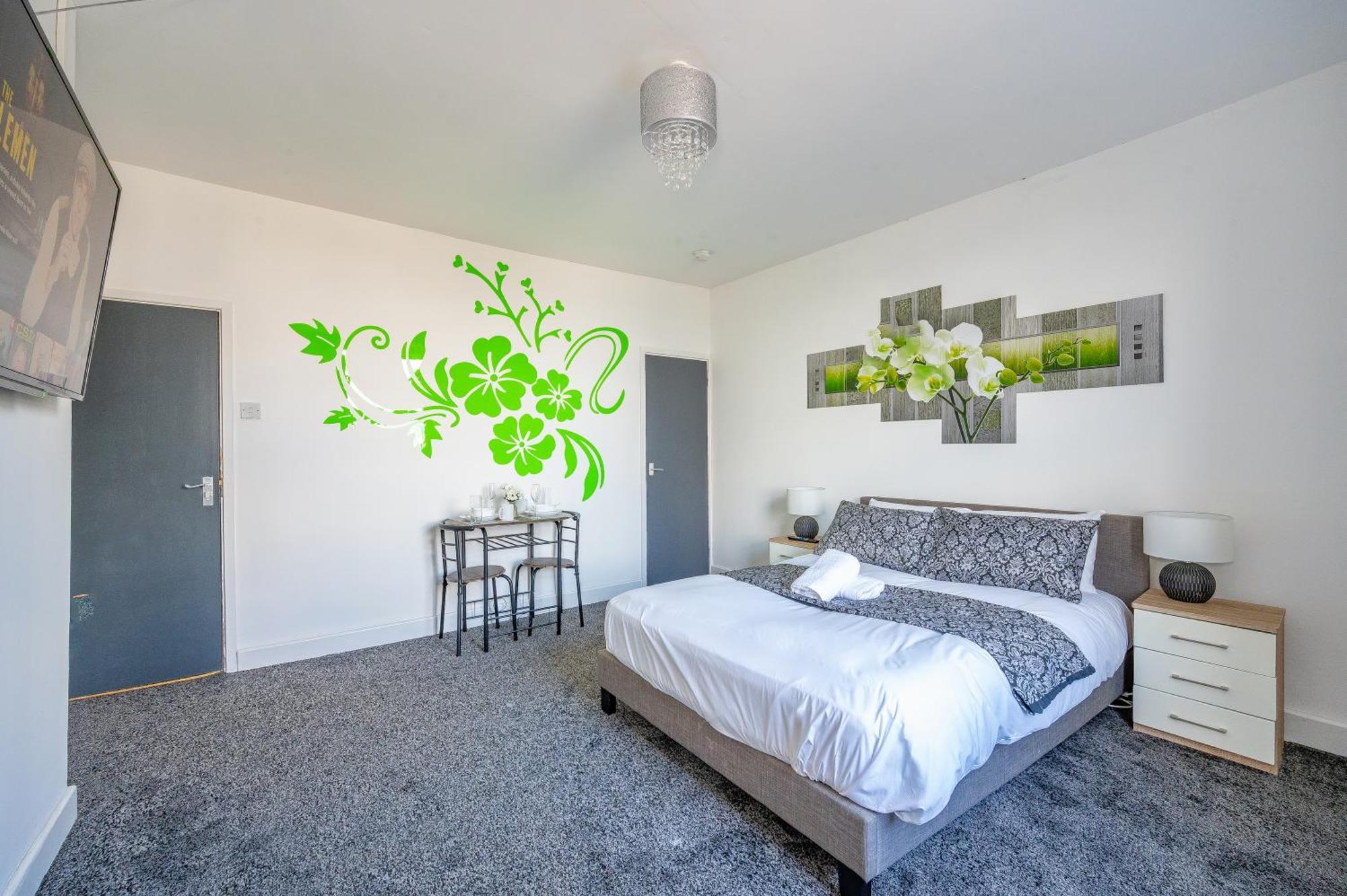 *rc246*for Your Relaxed & Cosy + Free Parking Leeds (West Yorkshire)