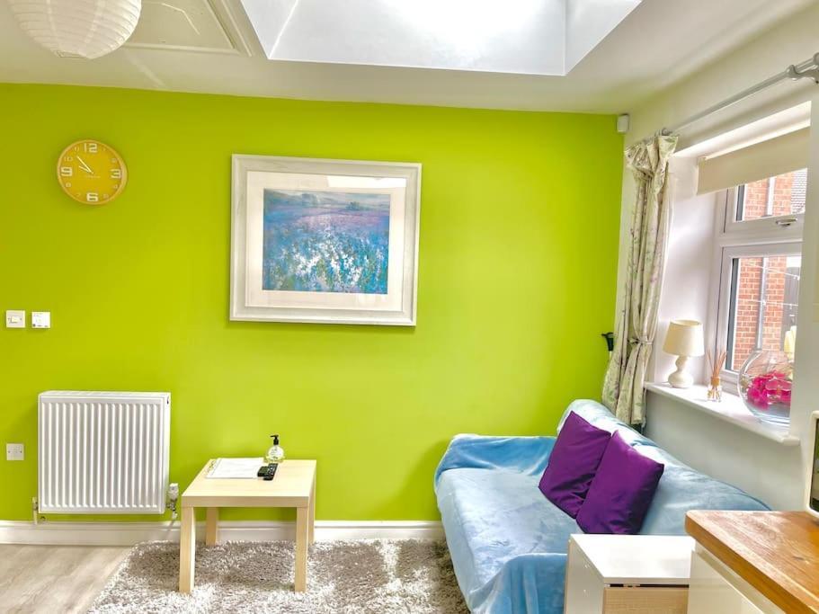 Apartment Entire Flat Free Parking Quiet Area *self-check In *