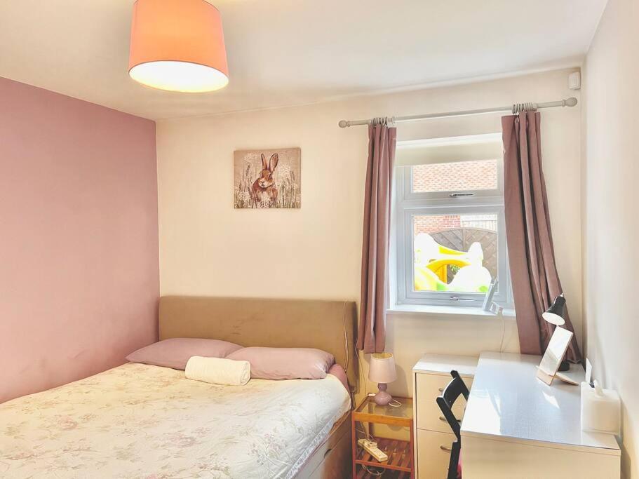 Entire Flat Free Parking Quiet Area *self-check In Apartment *