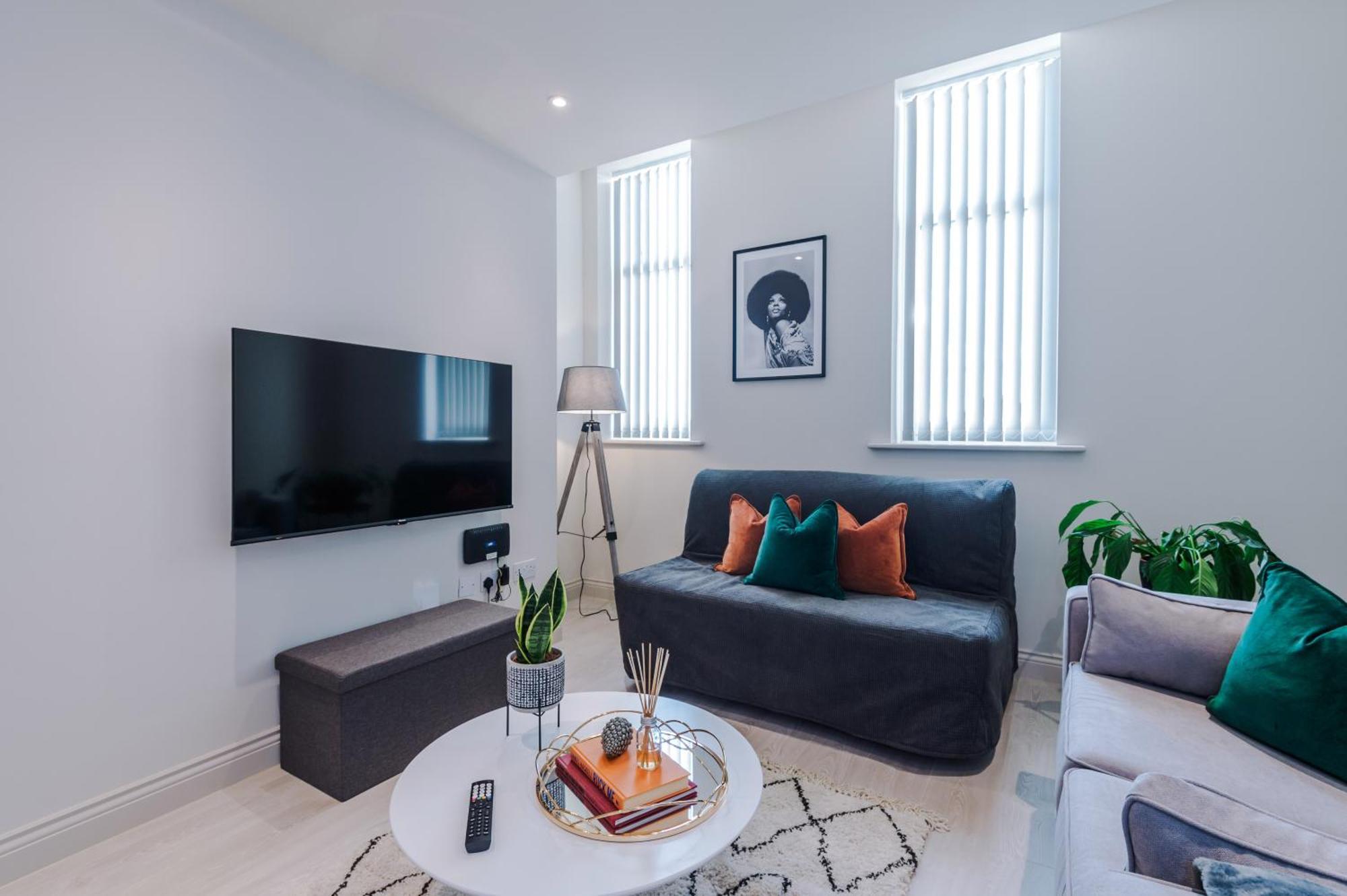 Beautifully Furnished Leeds Sleeps 5 *