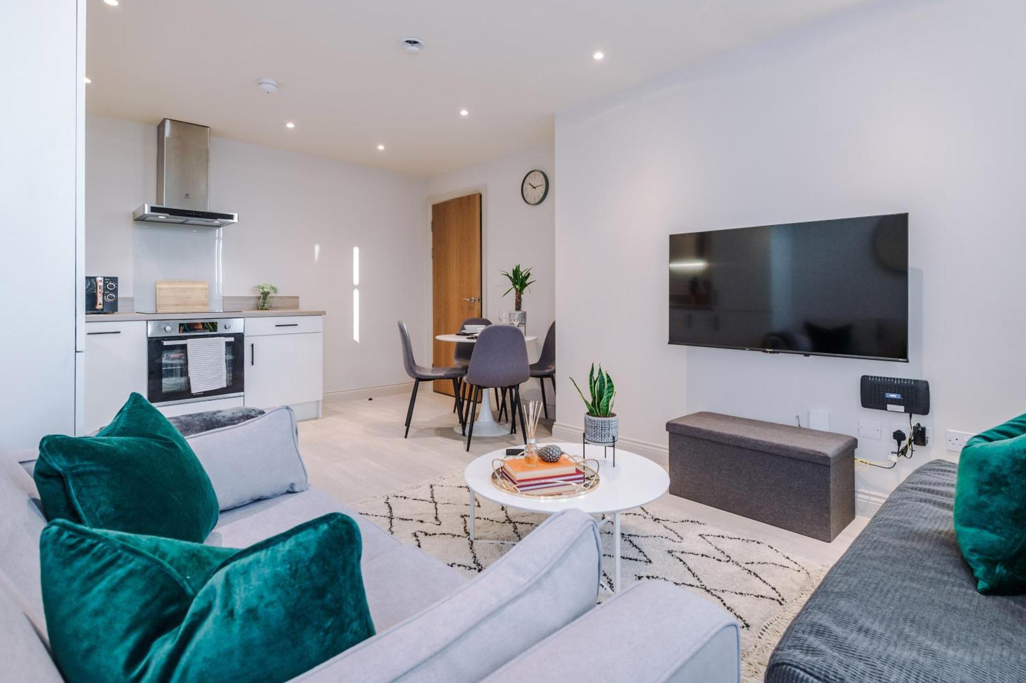 Apartment Beautifully Furnished Leeds Sleeps 5
