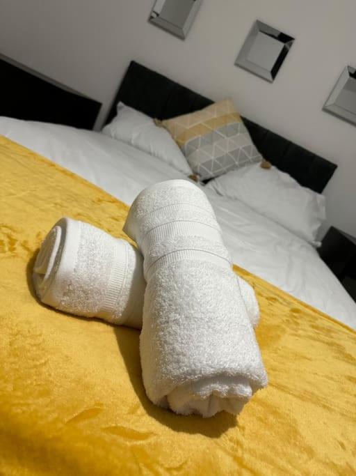 Contractors, Groups 4xbedrooms 5xdouble Beds, Close To Free Parking Sleeps X 10 Wifi ,netflix,lgi Check Reviwz Holiday home