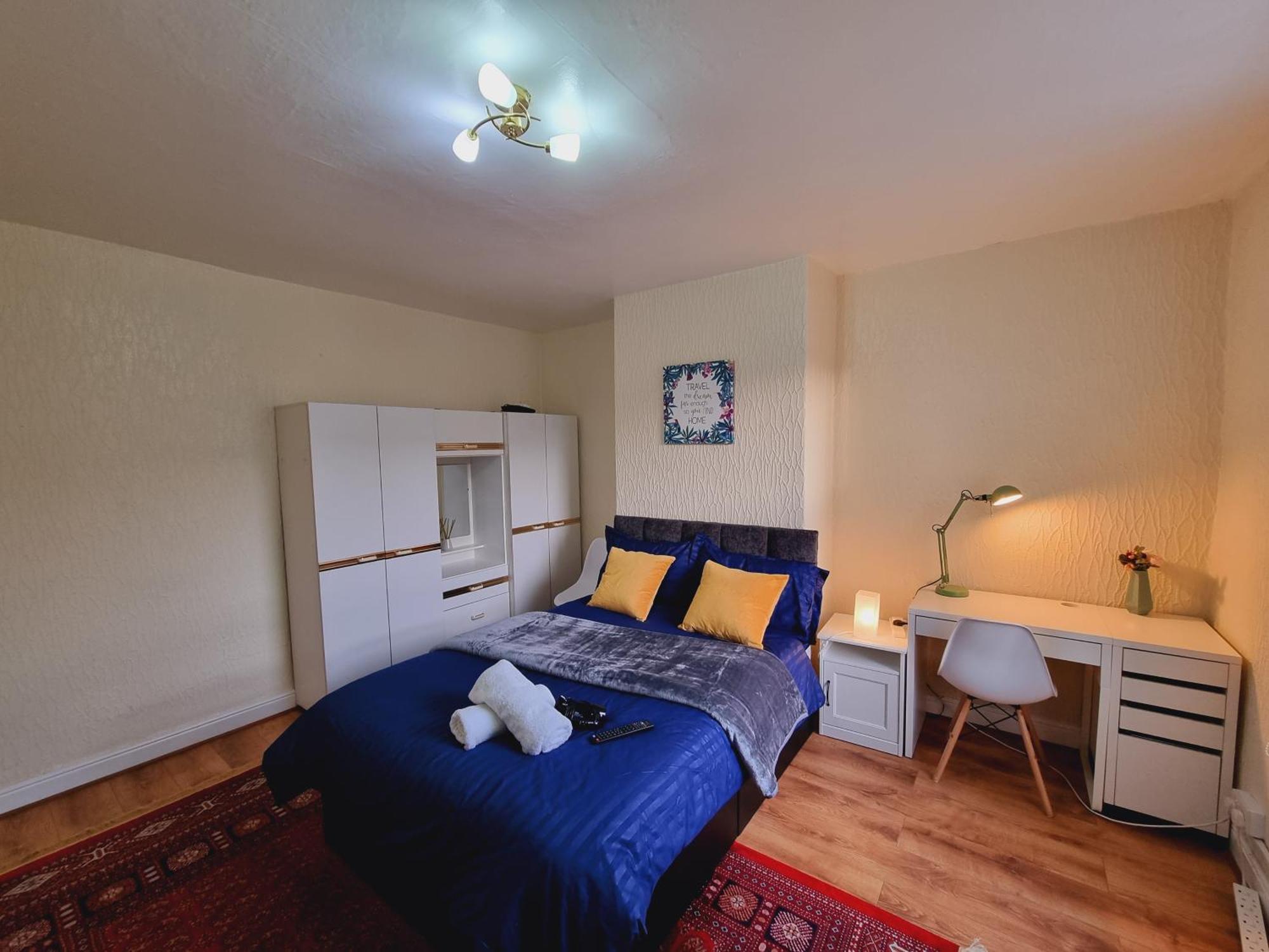 Spacious Two Bedroom House, Parking And Wifi