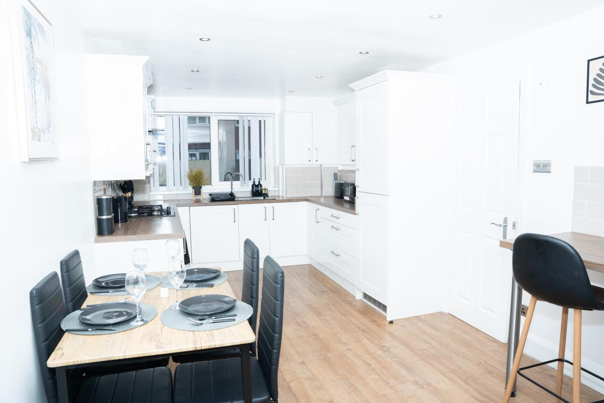 Stylish 3 Bed House With Free Parking Holiday home Leeds (West Yorkshire)