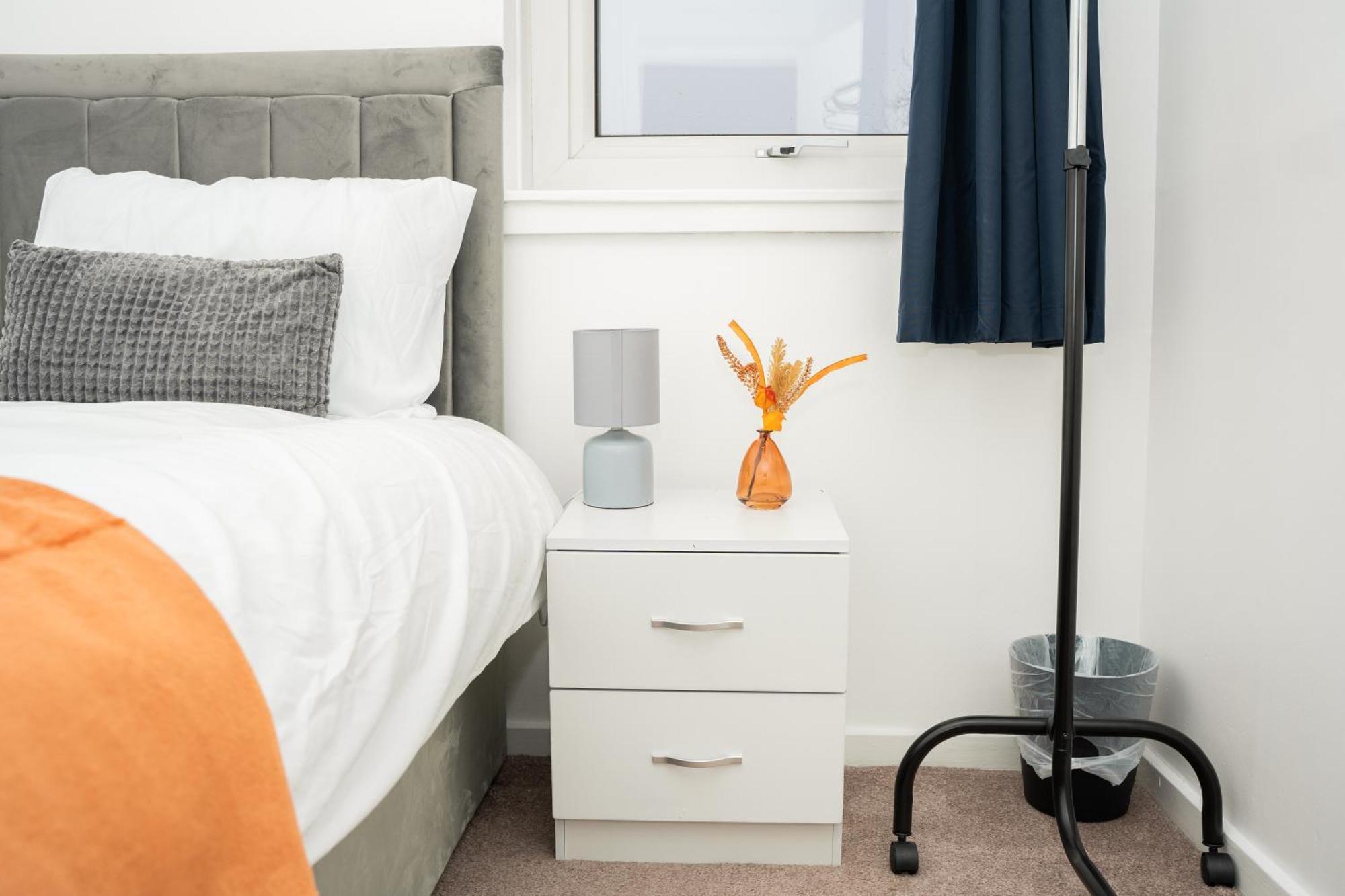 Holiday home Stylish 3 Bed House With Free Parking Leeds (West Yorkshire)