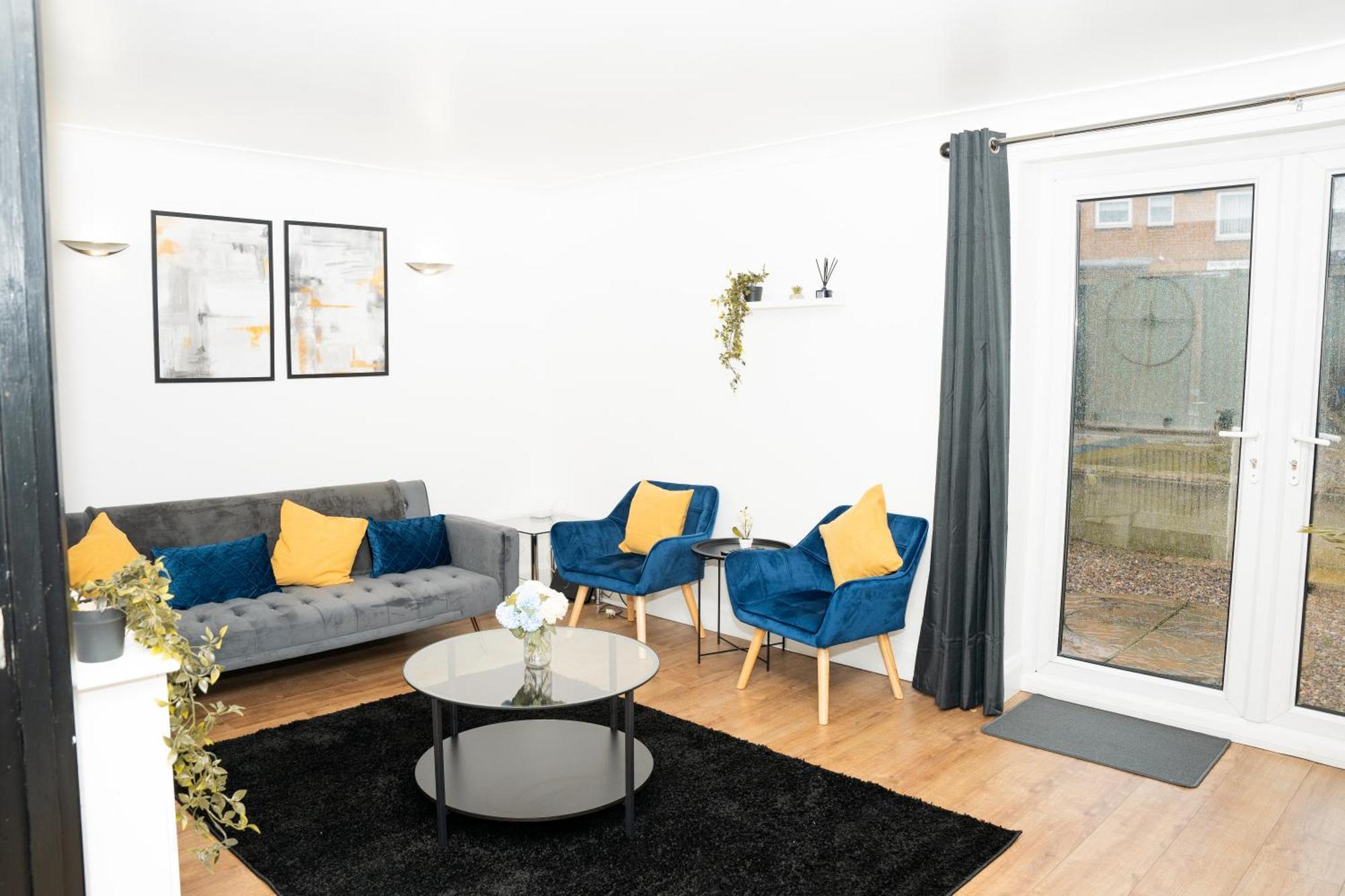 Stylish 3 Bed House With Free Parking * Leeds (West Yorkshire)