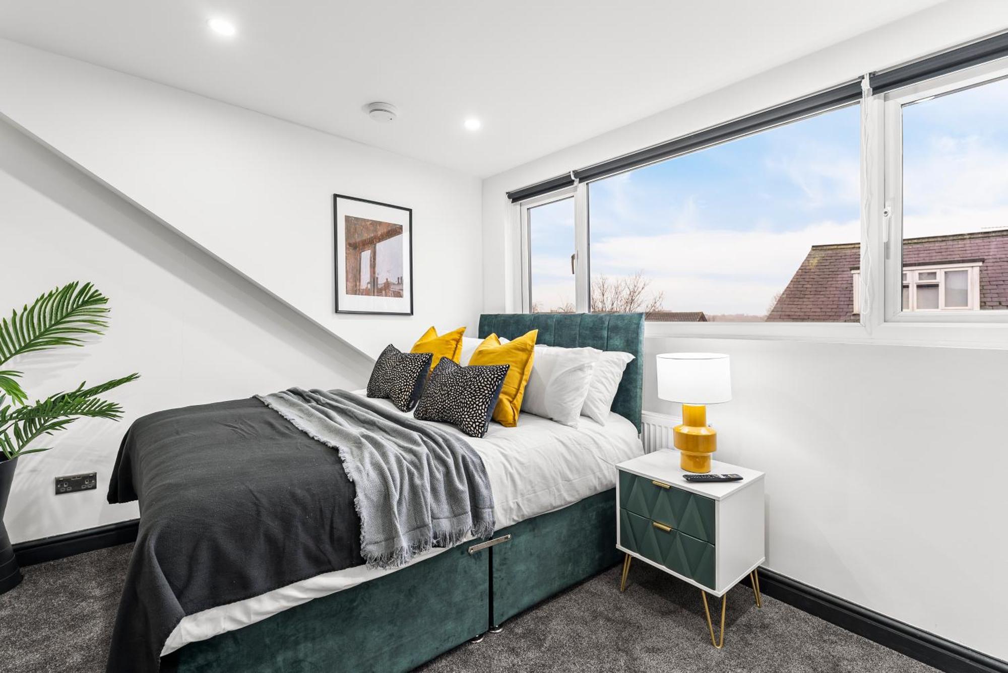 Stylish Designer 4 Bed - Parking - Sleeps 13 *