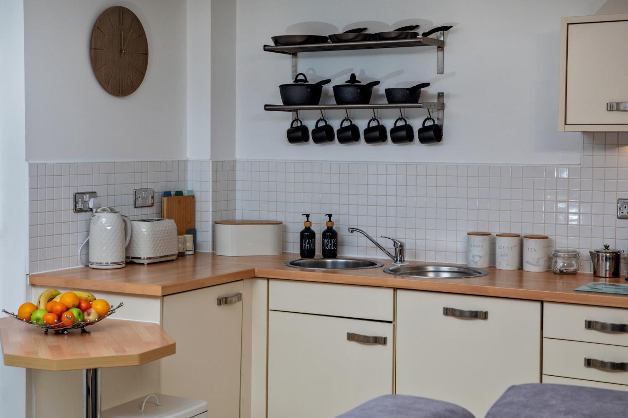 Urban Oasis: Heart Of By Train Apartment Leeds (West Yorkshire)