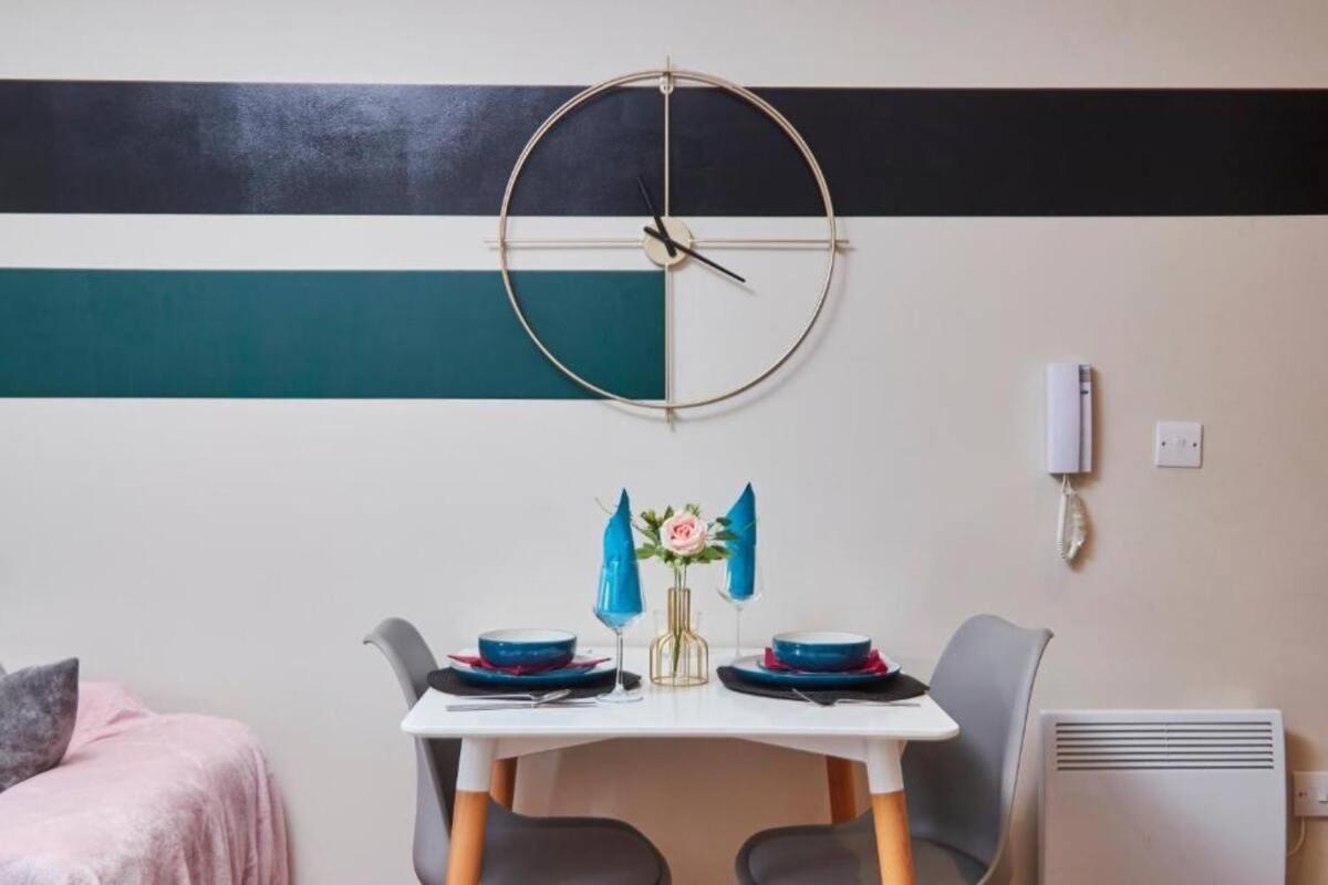 Beautiful 1 Bedroom Flat In Leeds - Sleeps 4 Apartment Leeds (West Yorkshire)