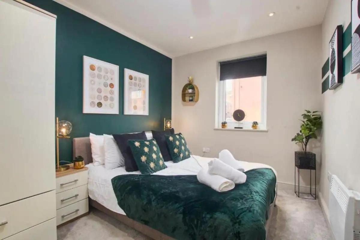 Beautiful 1 Bedroom Flat In Leeds - Sleeps 4 Apartment