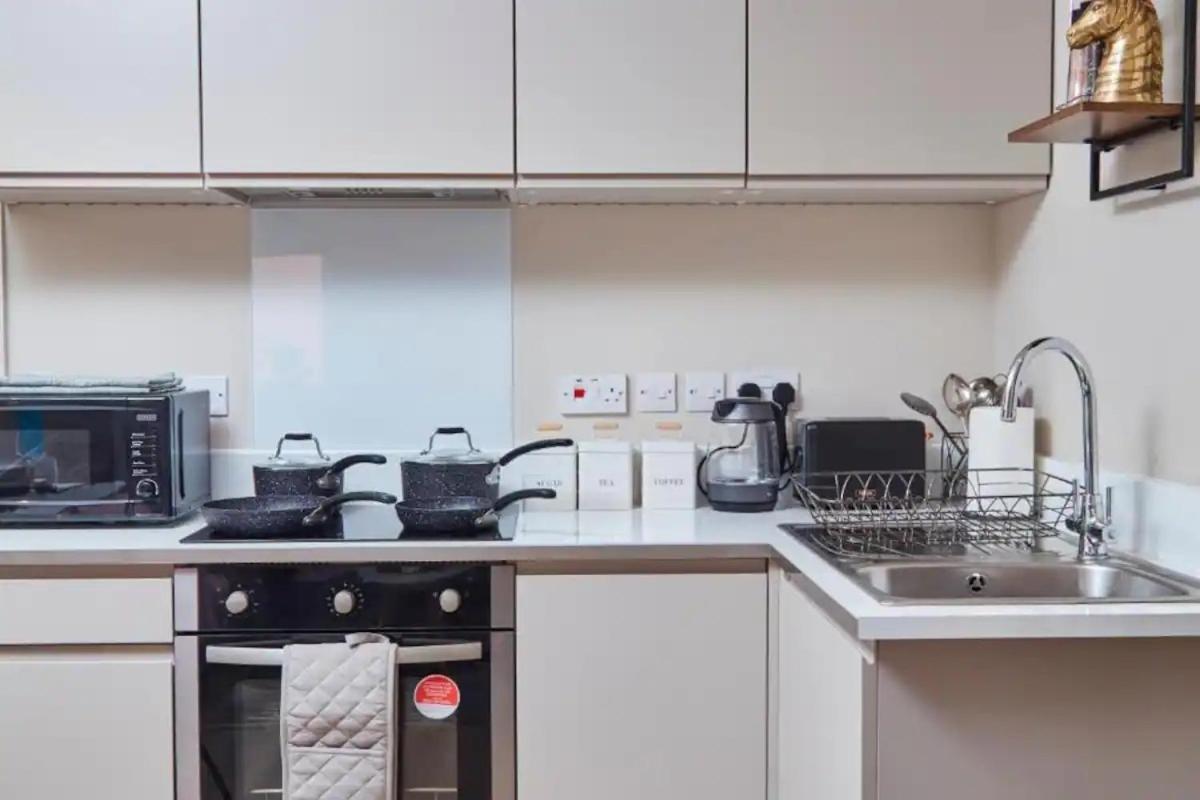 Beautiful 1 Bedroom Flat In Leeds - Sleeps 4 Apartment *