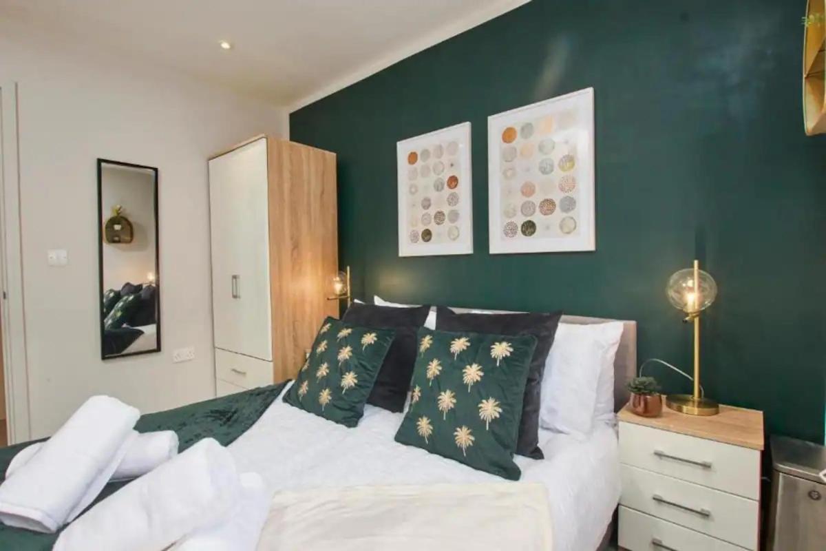 Beautiful 1 Bedroom Flat In Leeds - Sleeps 4 * Leeds (West Yorkshire)