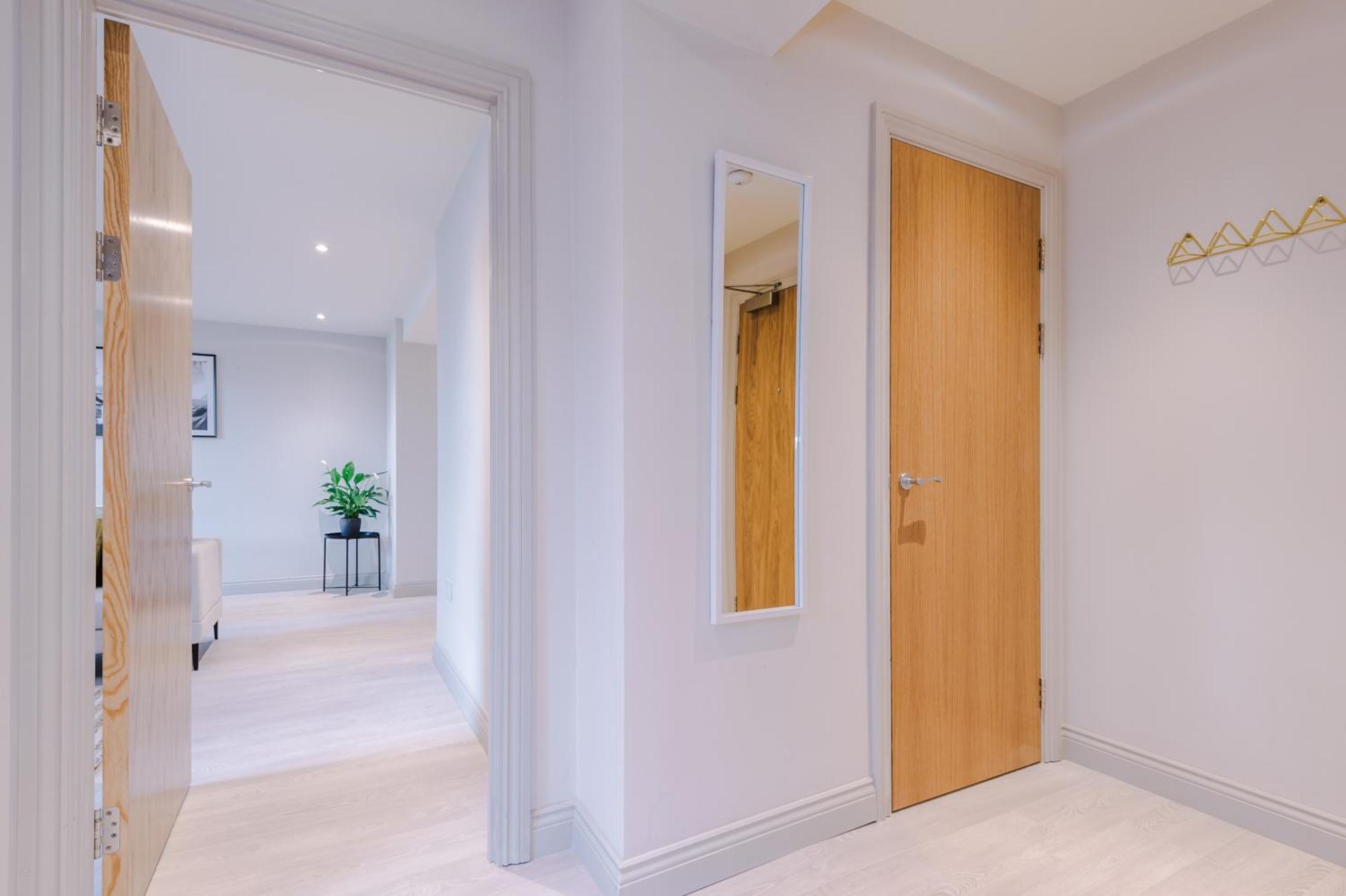 Designer In Leeds Sleeps 5 Apartment