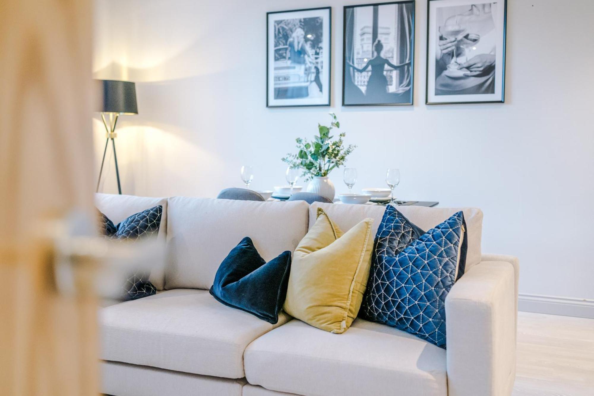 Designer In Leeds Sleeps 5 *