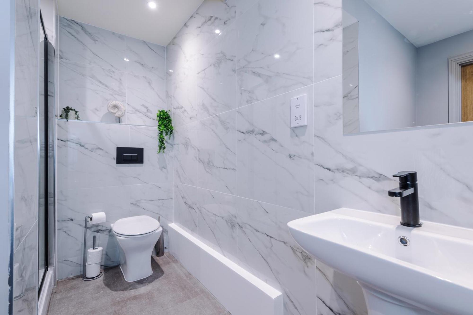 Designer In Leeds Sleeps 5 Apartment