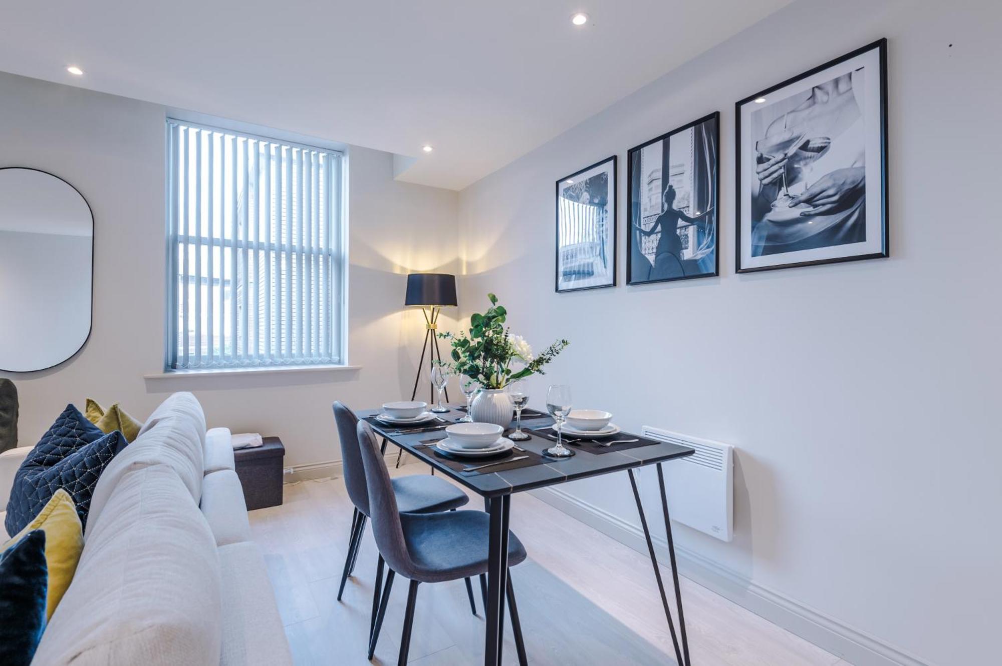 Designer In Leeds Sleeps 5 *