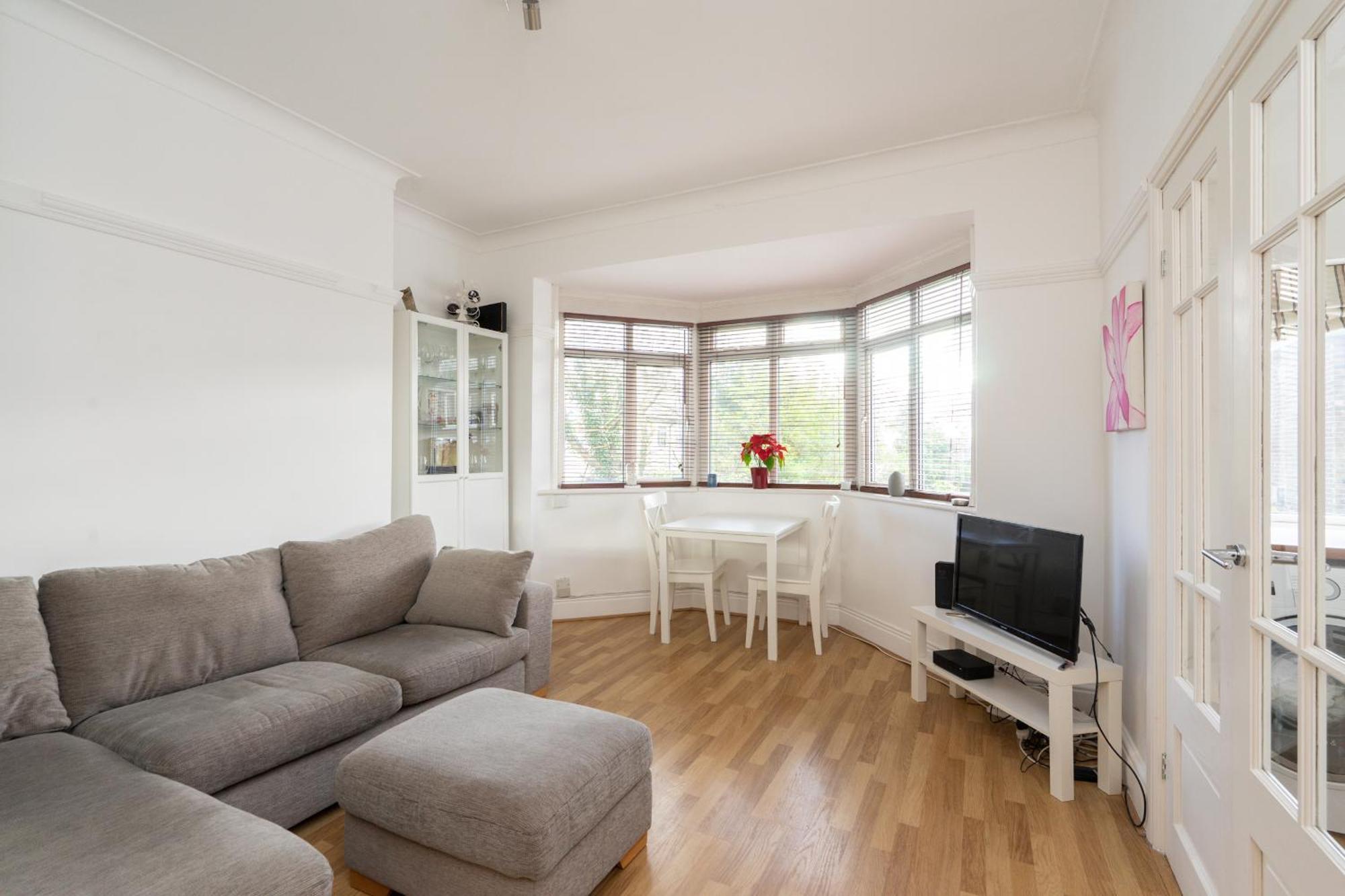Apartment Beautiful 2 Bedroom Flat On Street Lane *