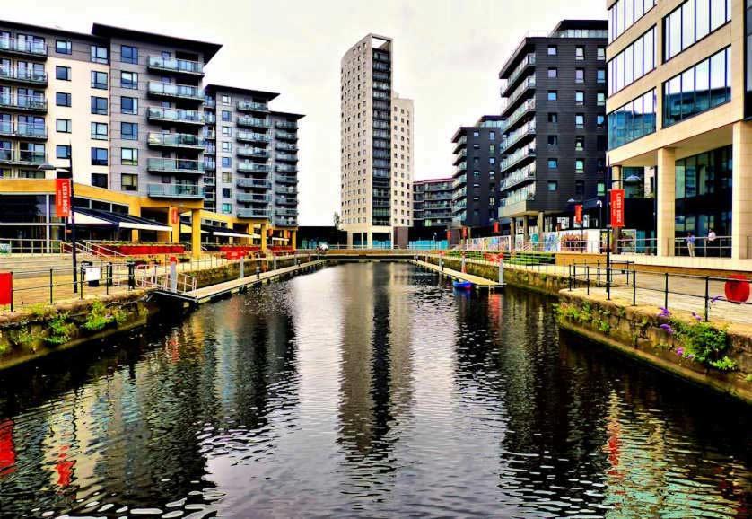 Apartment Rooshaus Leeds Docks