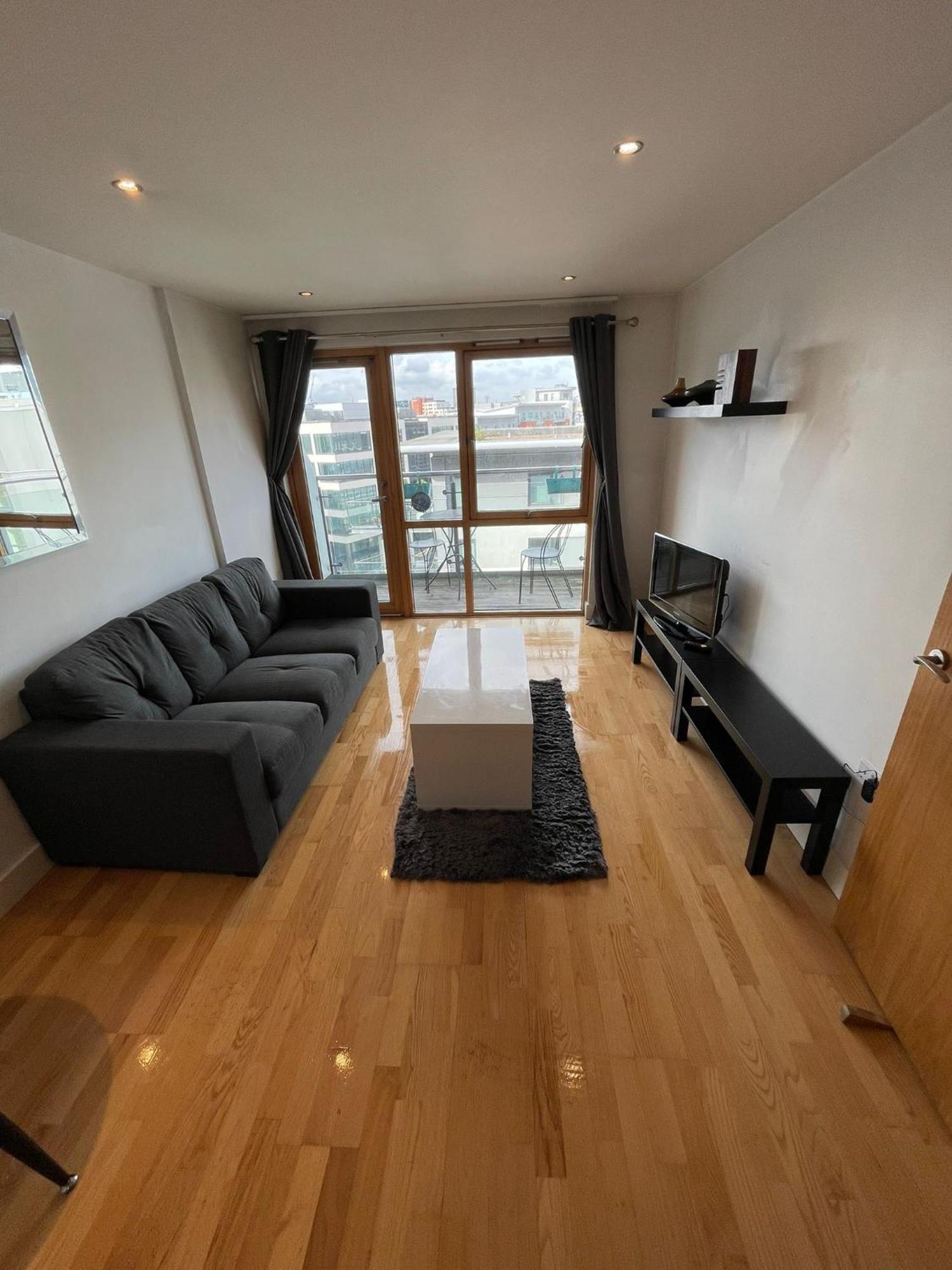 Rooshaus Leeds Docks * Leeds (West Yorkshire)