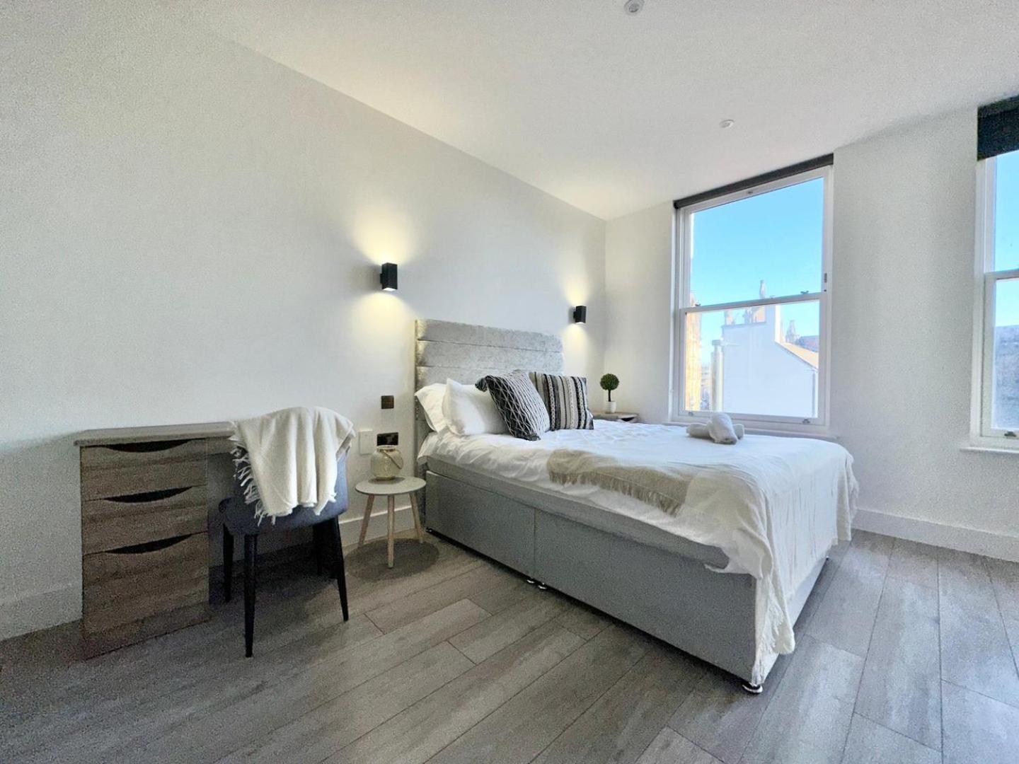 Sleek Stylish 1 Bedroom