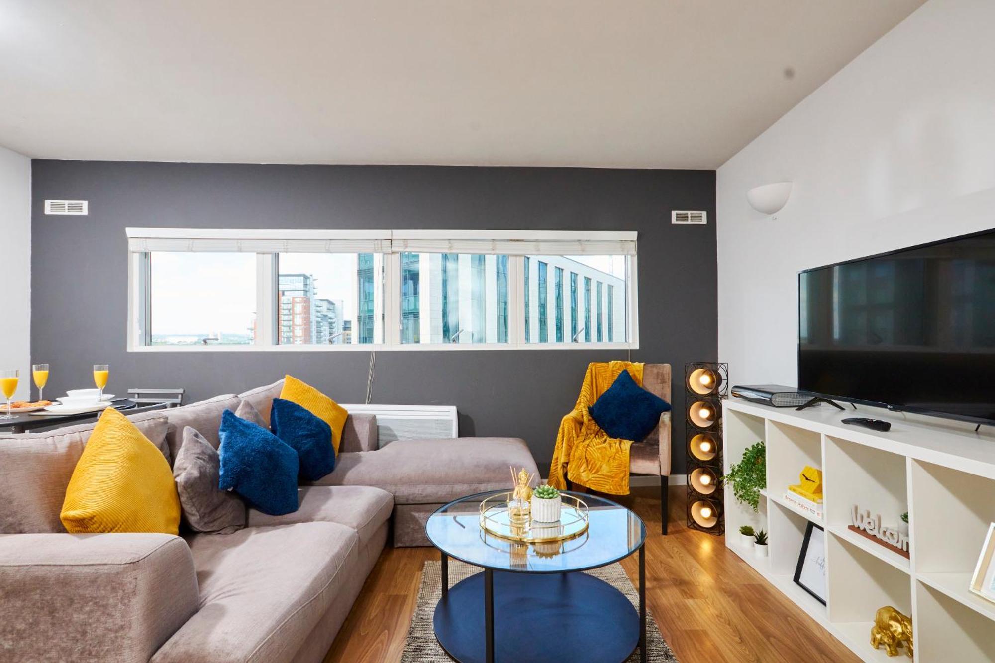Perfect For Relocation & Business - 4 Beds, 2 Bath - Free Wifi Apartment