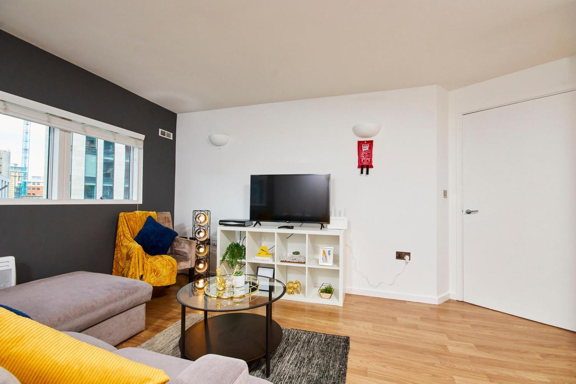 Perfect For Relocation & Business - 4 Beds, 2 Bath - Free Wifi *