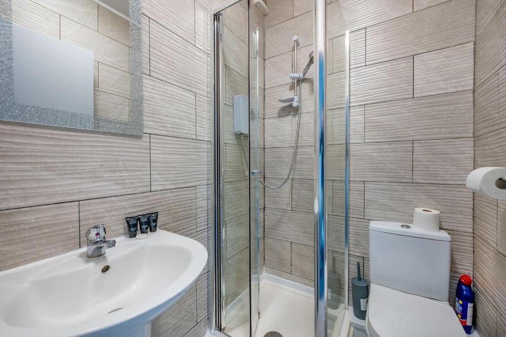 *372kr* For Your Relaxed & Cosy + Free Parking + Free Fast Wifi * Leeds (West Yorkshire)