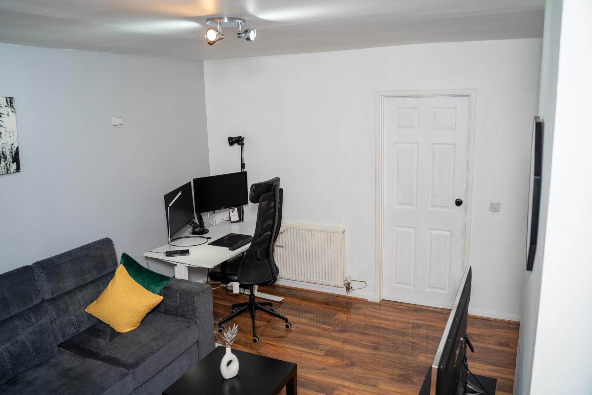 Stylish, Modern In Leeds Apartment *